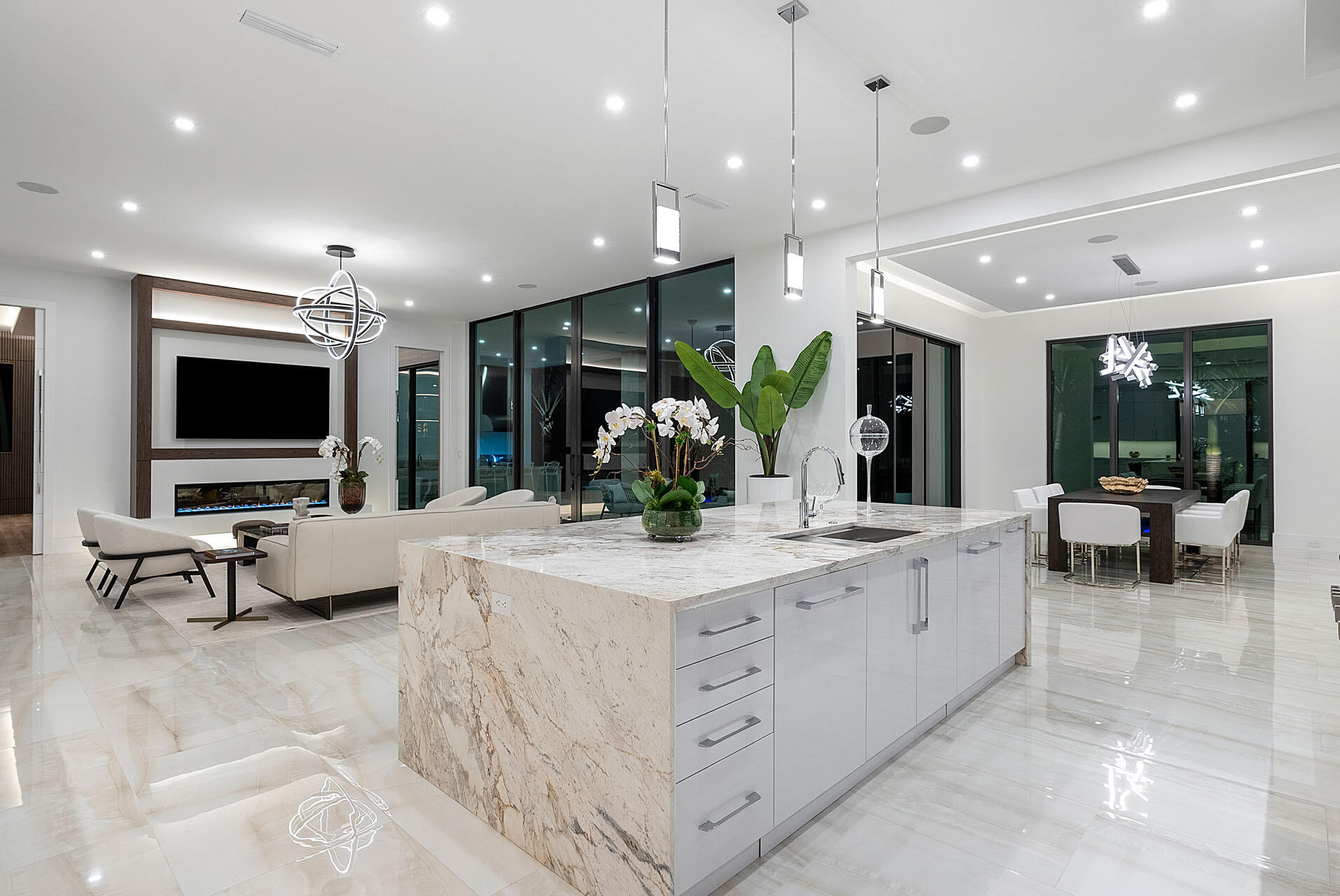 ROYAL PALM YACHT & COUNTRY CLUB - Residential