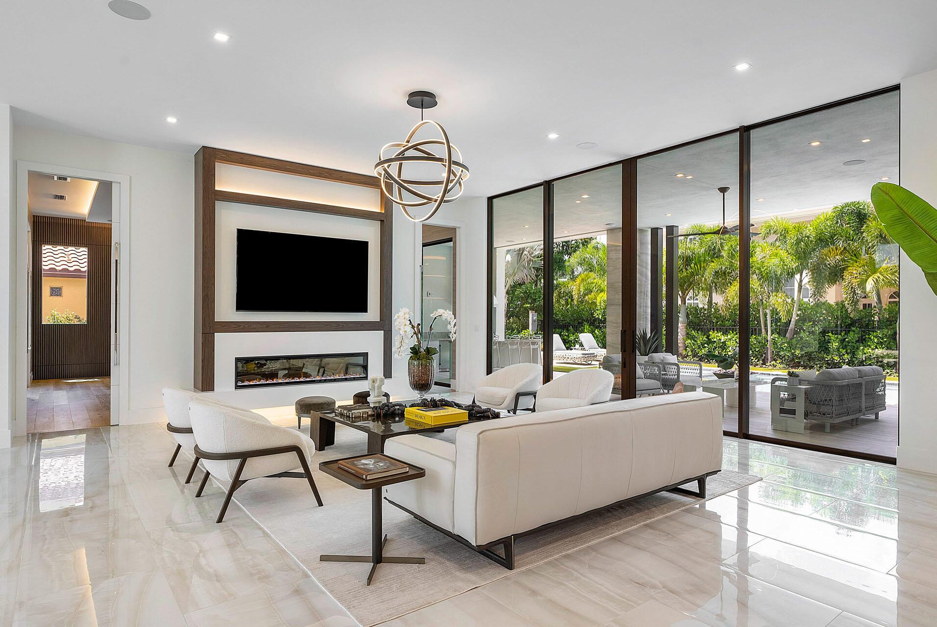 ROYAL PALM YACHT & COUNTRY CLUB - Residential