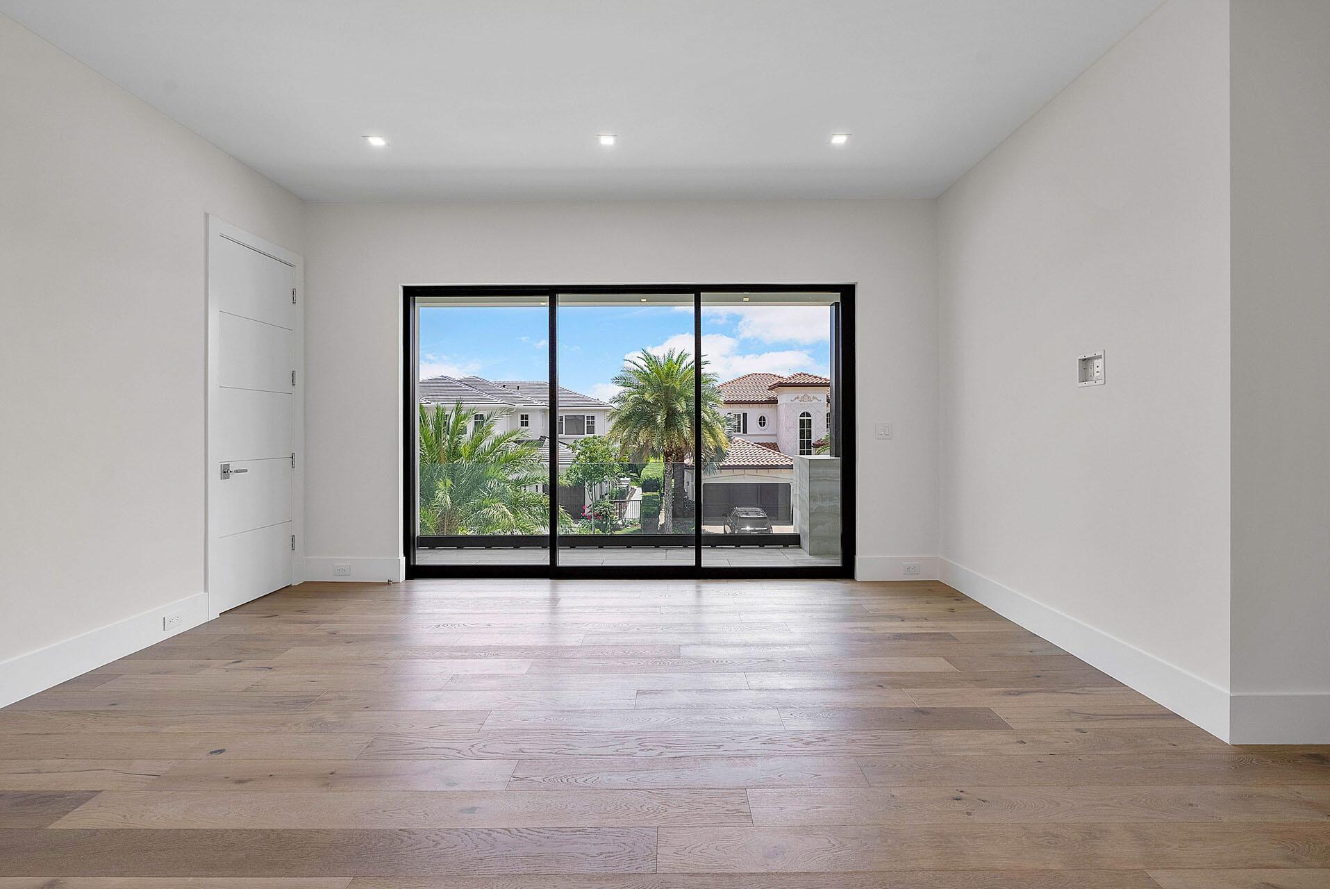 ROYAL PALM YACHT & COUNTRY CLUB - Residential
