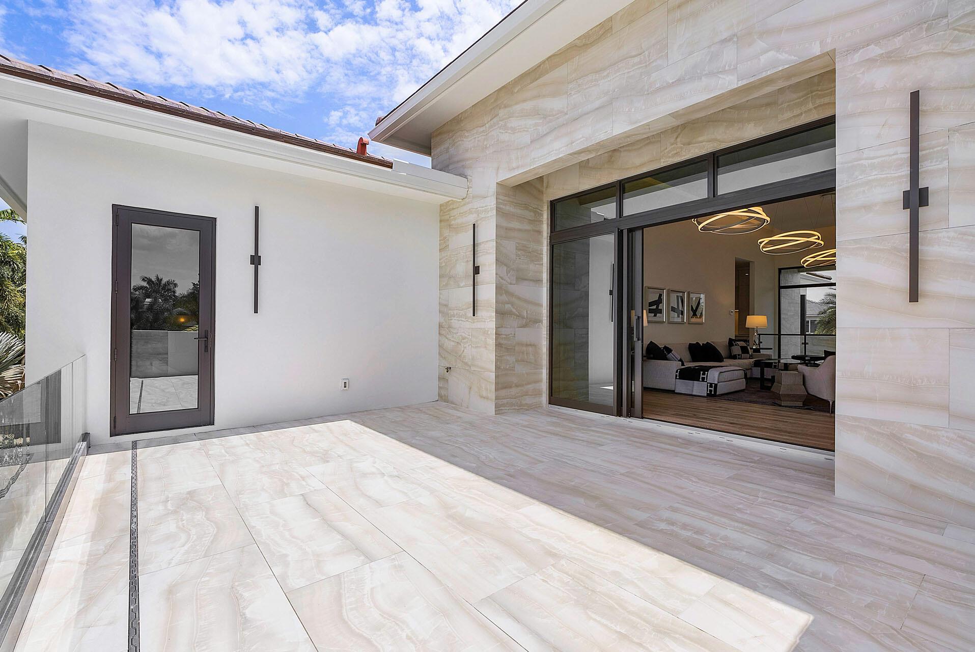 ROYAL PALM YACHT & COUNTRY CLUB - Residential