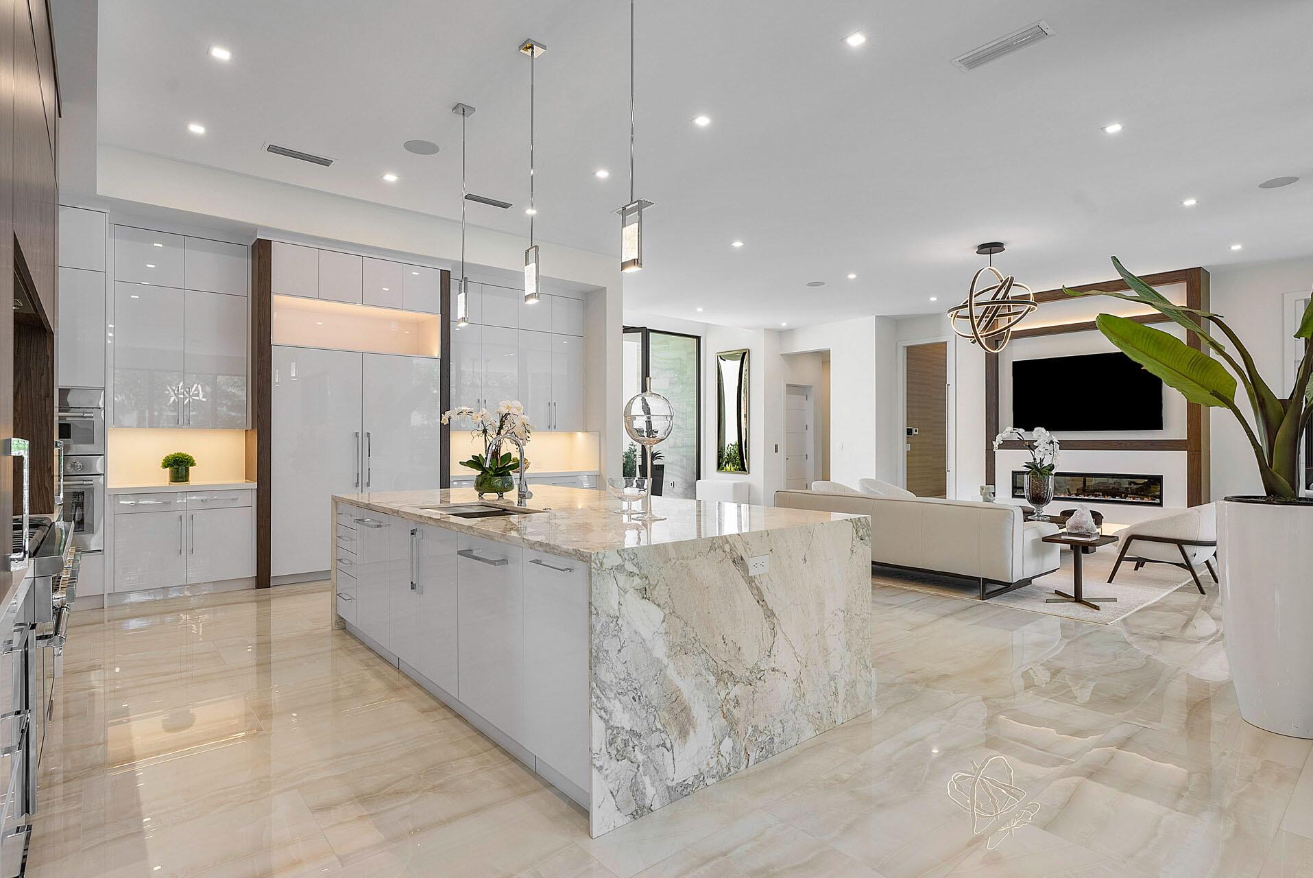 ROYAL PALM YACHT & COUNTRY CLUB - Residential