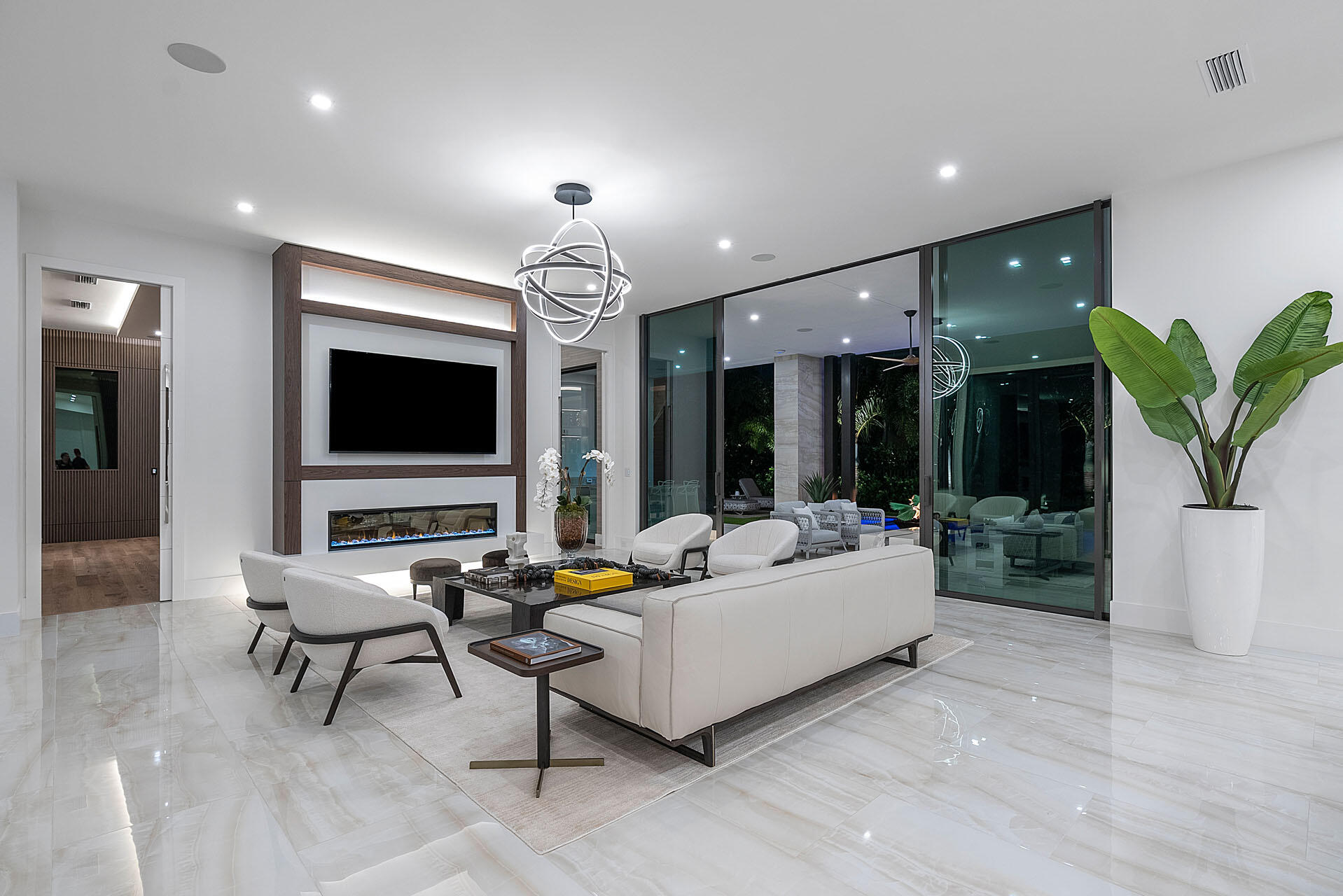 ROYAL PALM YACHT & COUNTRY CLUB - Residential