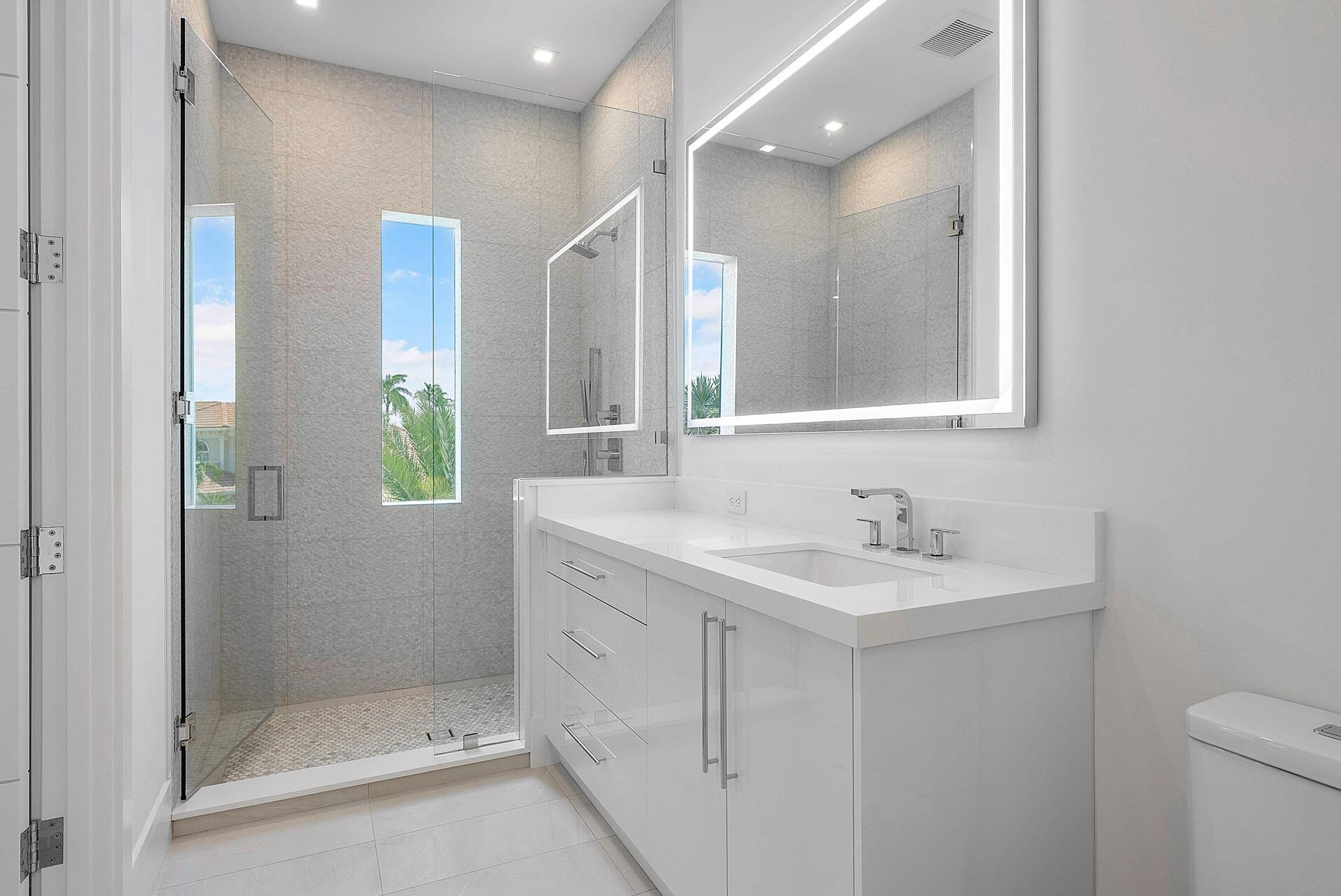 ROYAL PALM YACHT & COUNTRY CLUB - Residential