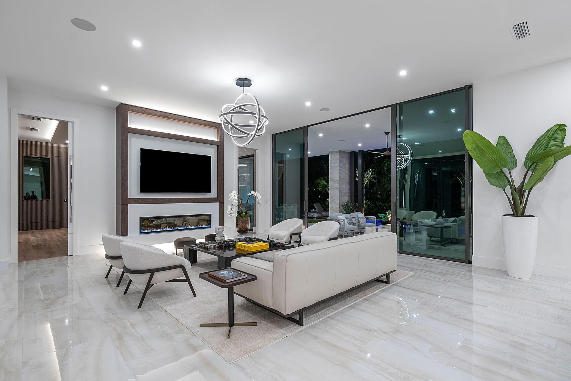 ROYAL PALM YACHT & COUNTRY CLUB - Residential