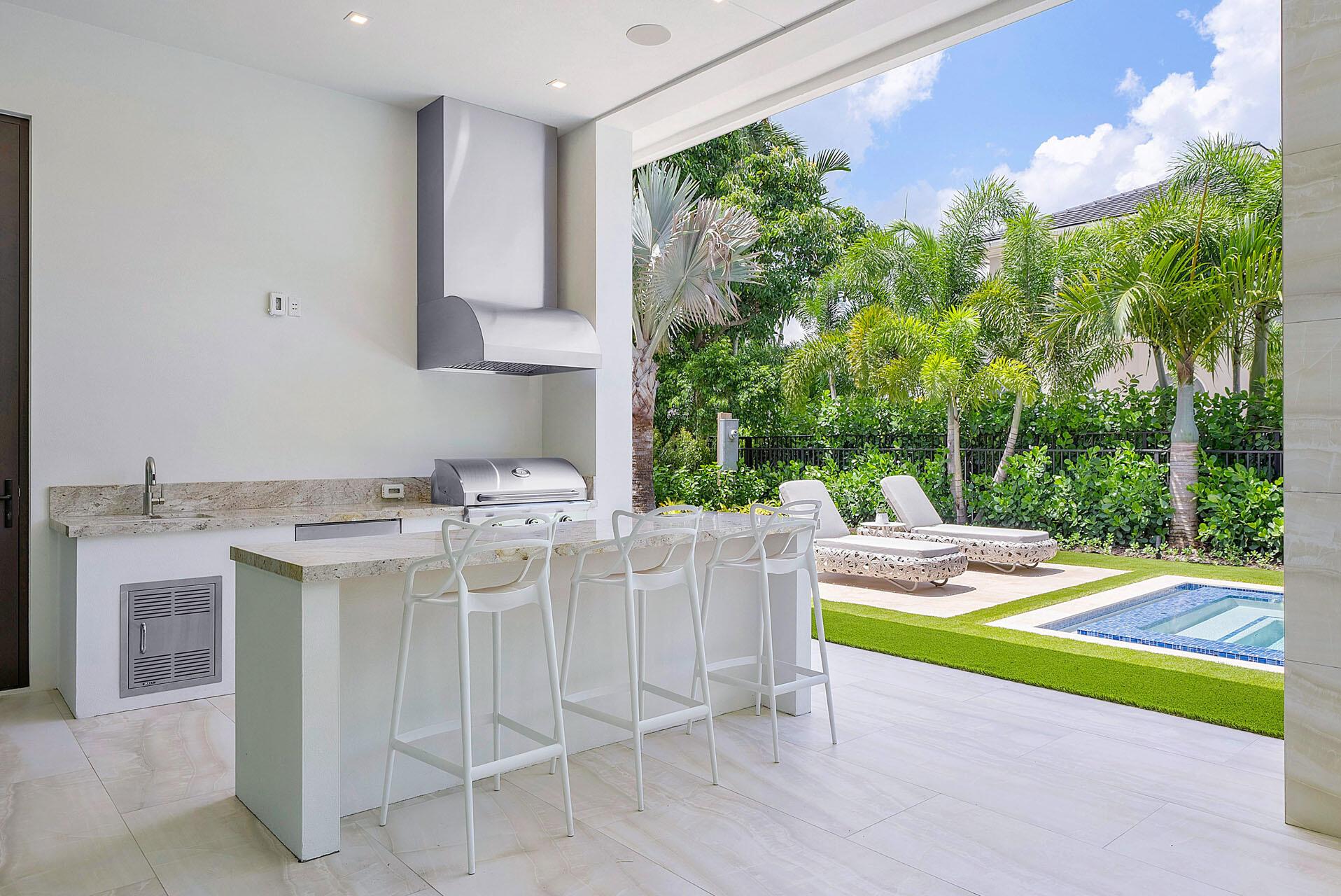 ROYAL PALM YACHT & COUNTRY CLUB - Residential