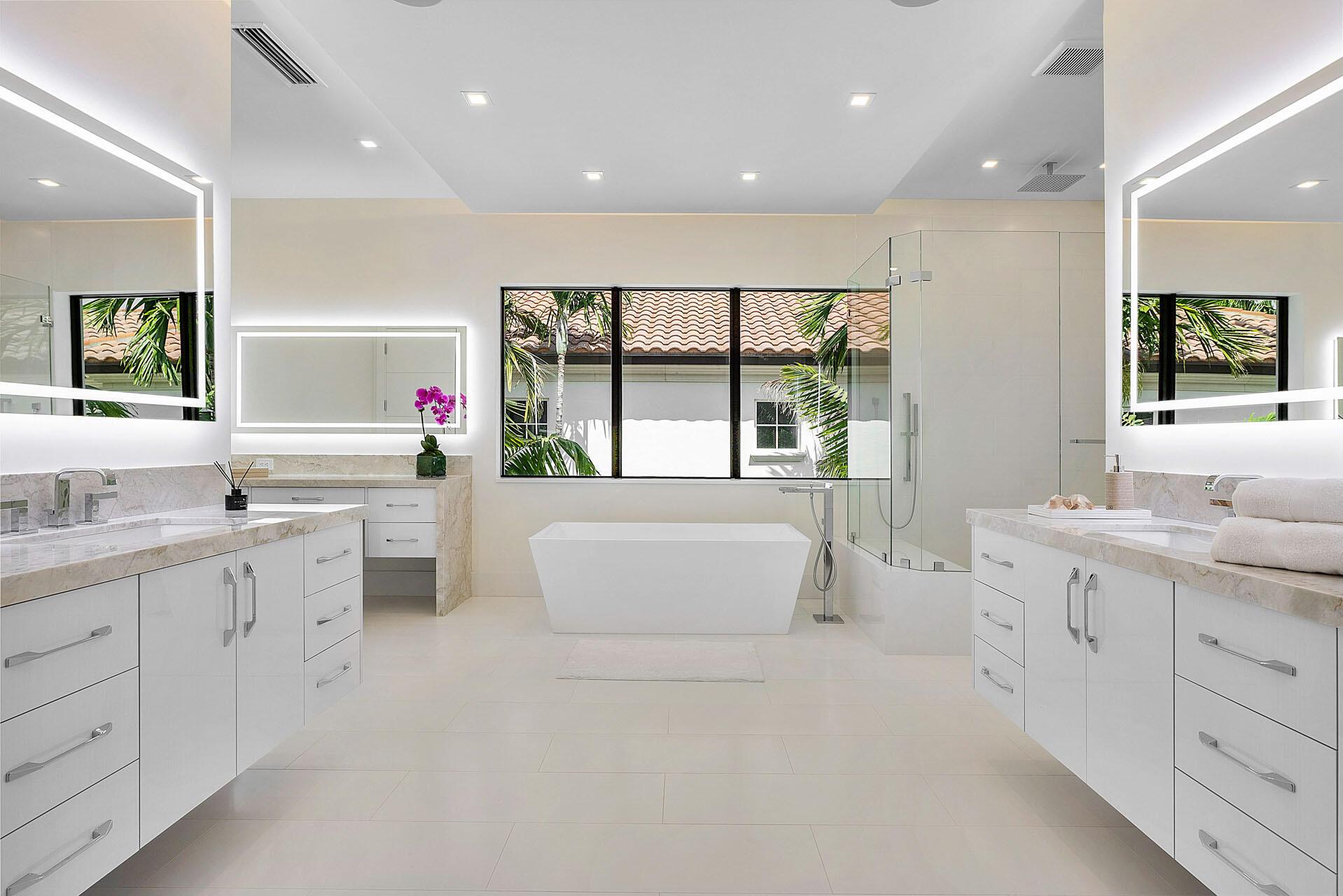 ROYAL PALM YACHT & COUNTRY CLUB - Residential