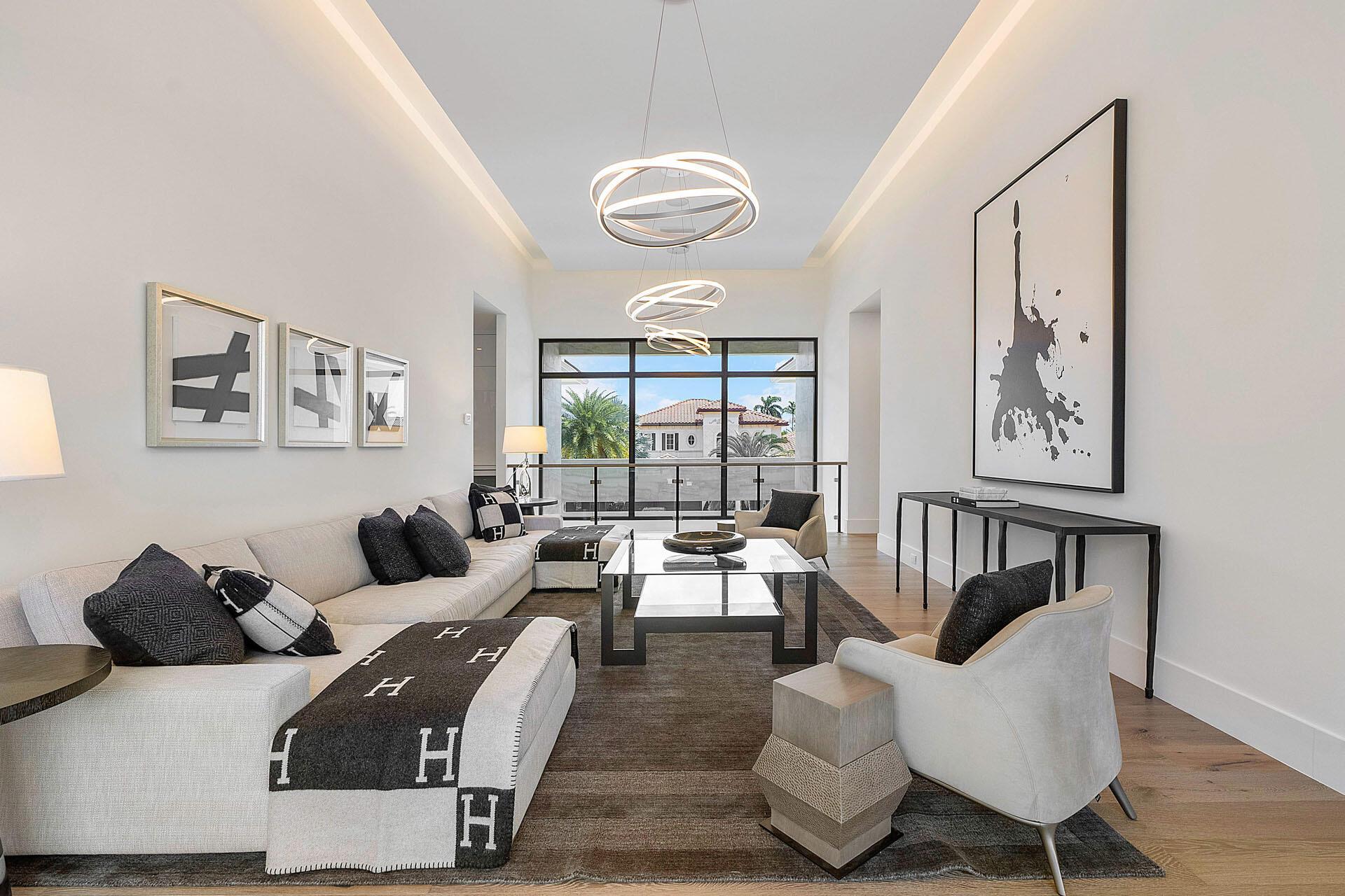 ROYAL PALM YACHT & COUNTRY CLUB - Residential