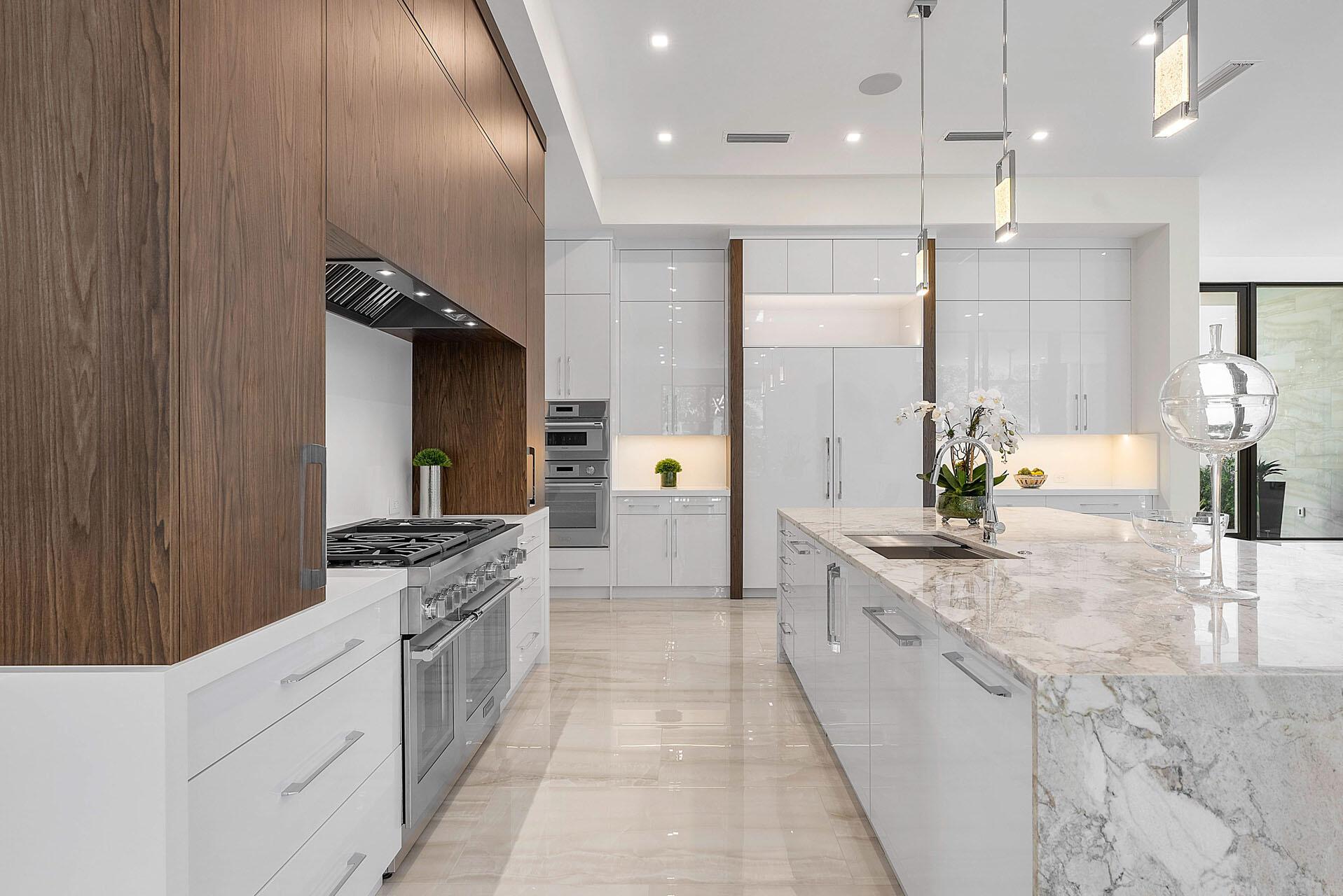 ROYAL PALM YACHT & COUNTRY CLUB - Residential