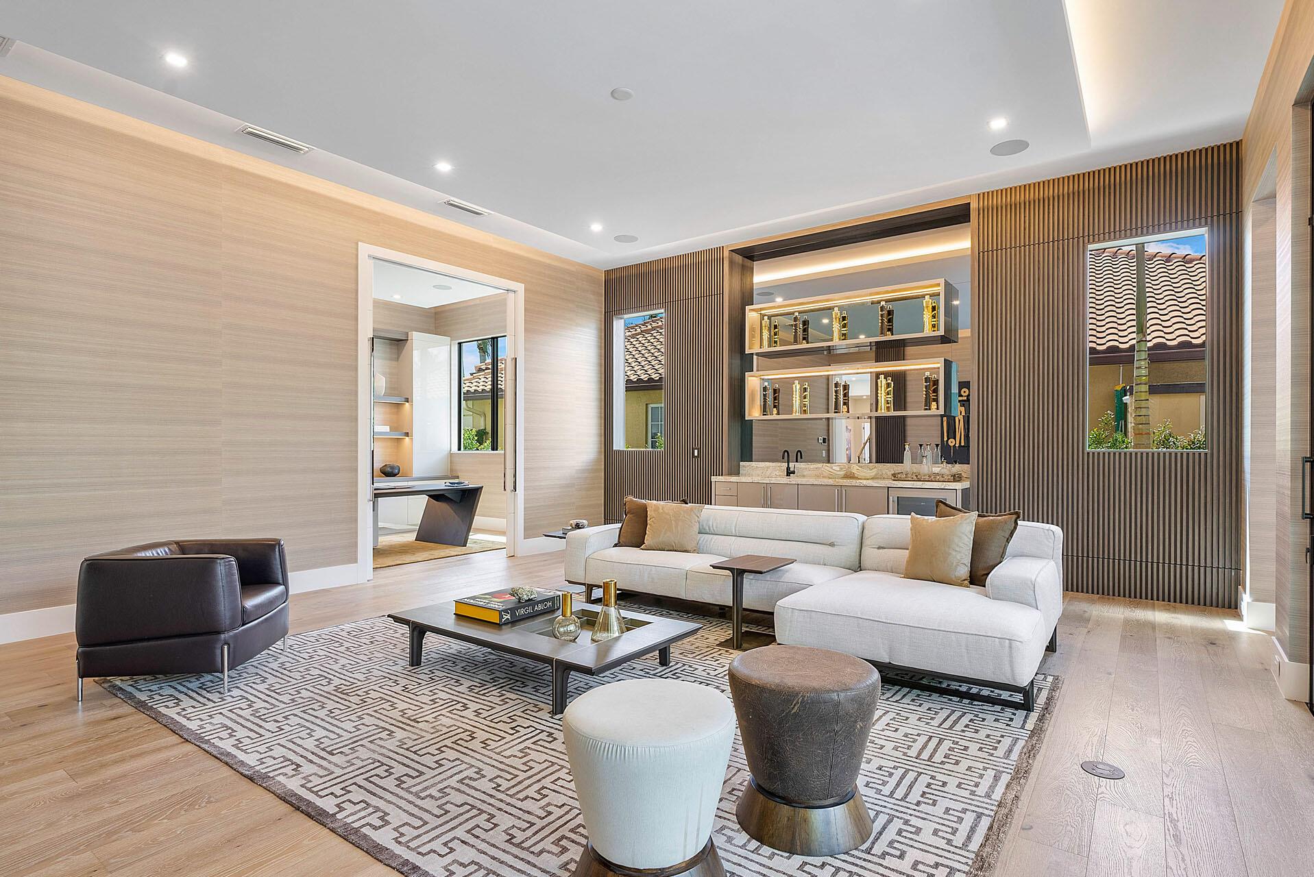 ROYAL PALM YACHT & COUNTRY CLUB - Residential