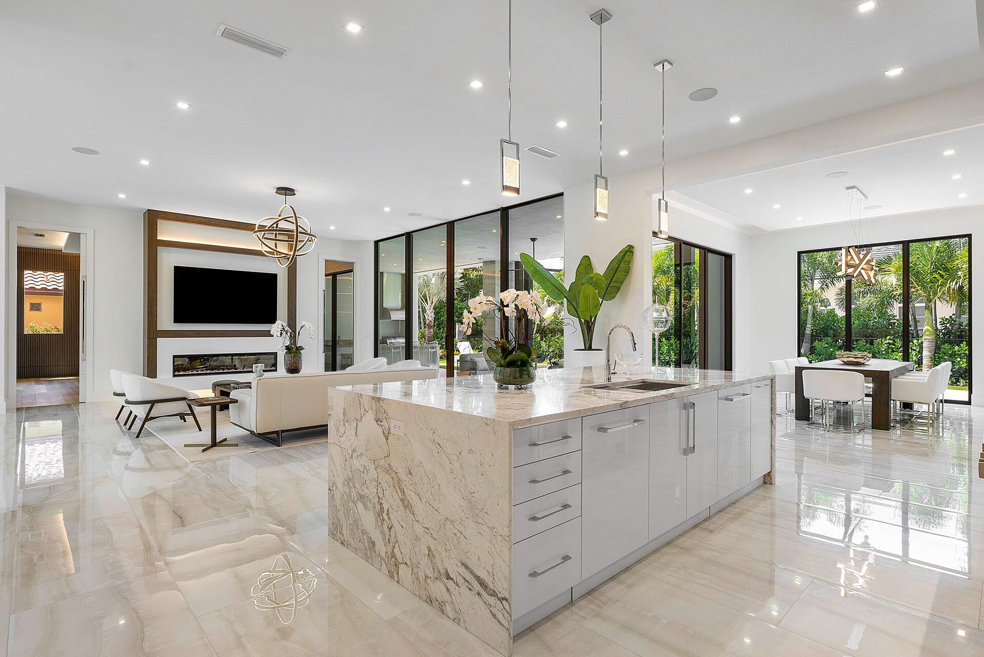 ROYAL PALM YACHT & COUNTRY CLUB - Residential