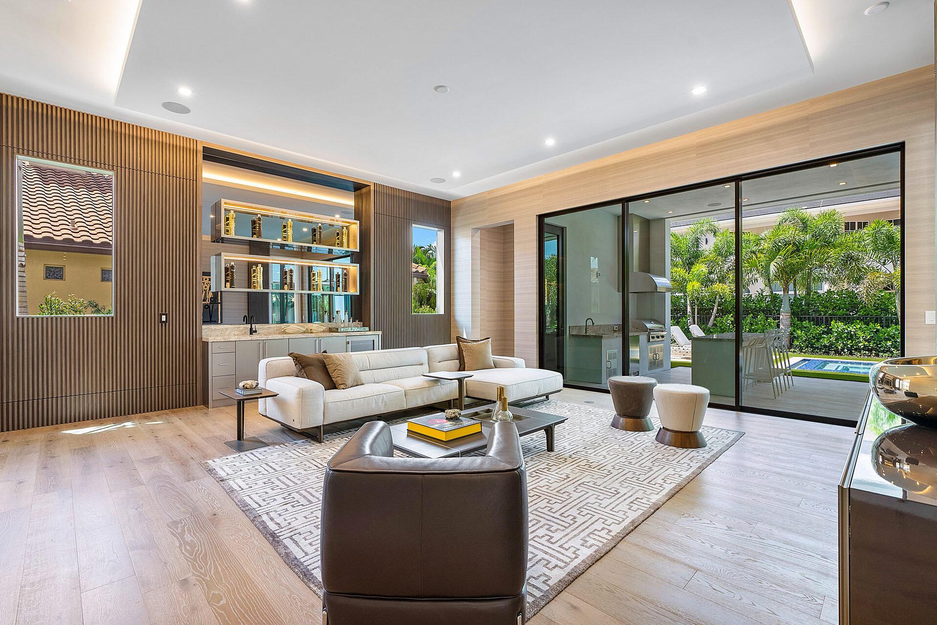ROYAL PALM YACHT & COUNTRY CLUB - Residential