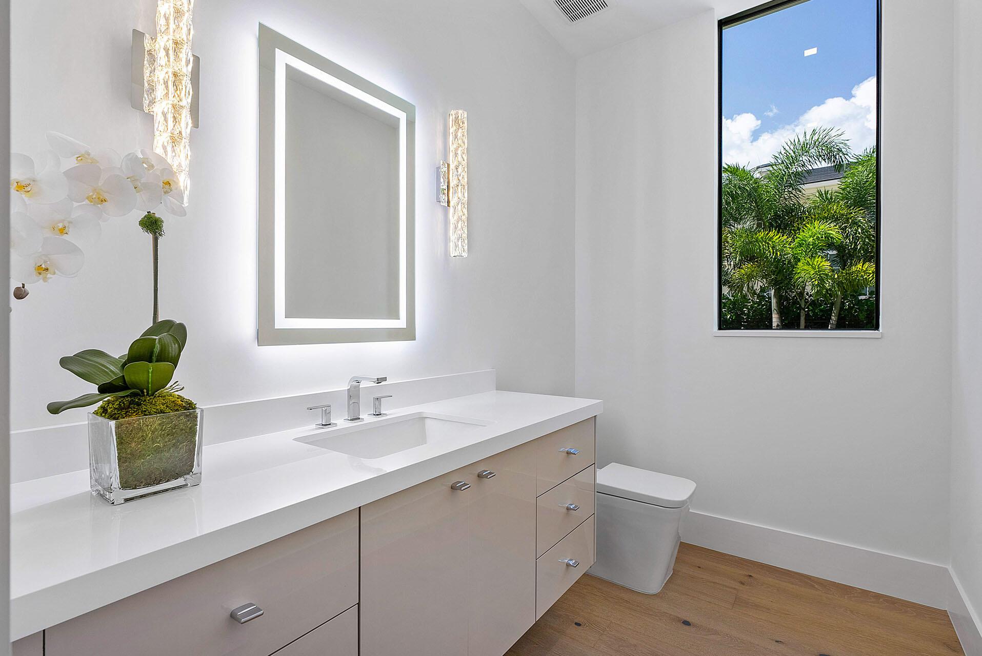 ROYAL PALM YACHT & COUNTRY CLUB - Residential