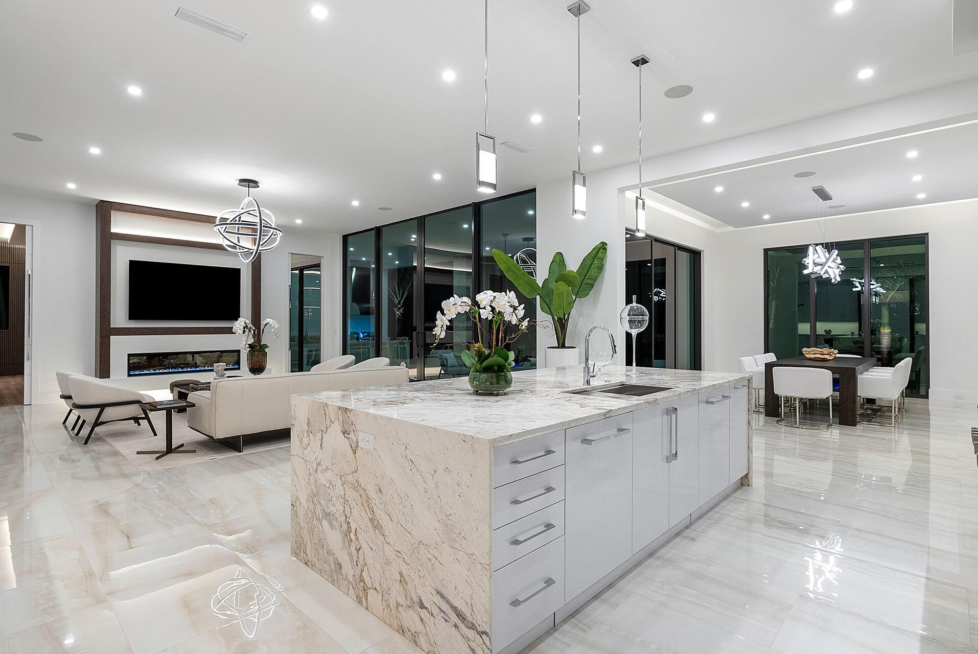 ROYAL PALM YACHT & COUNTRY CLUB - Residential
