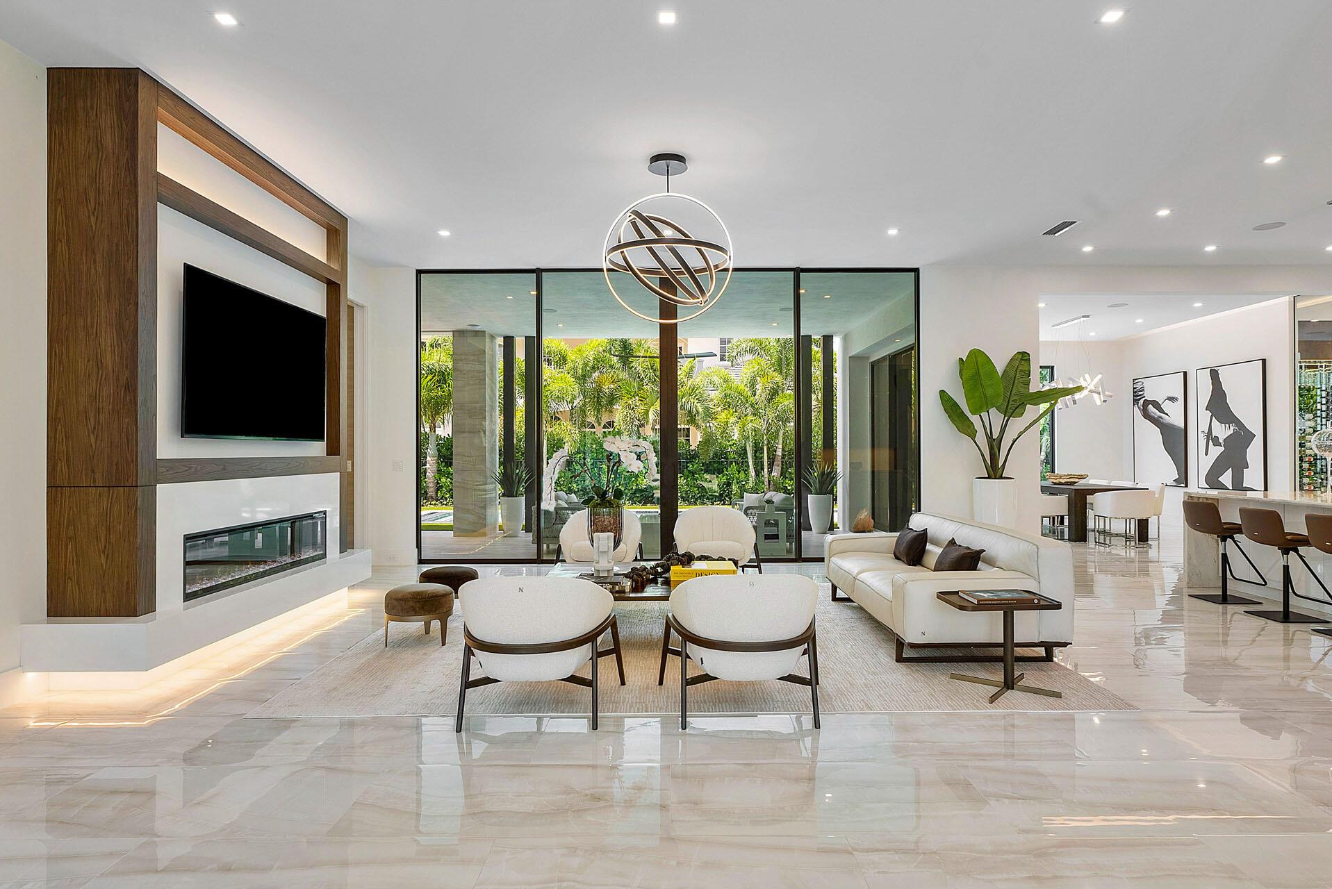 ROYAL PALM YACHT & COUNTRY CLUB - Residential