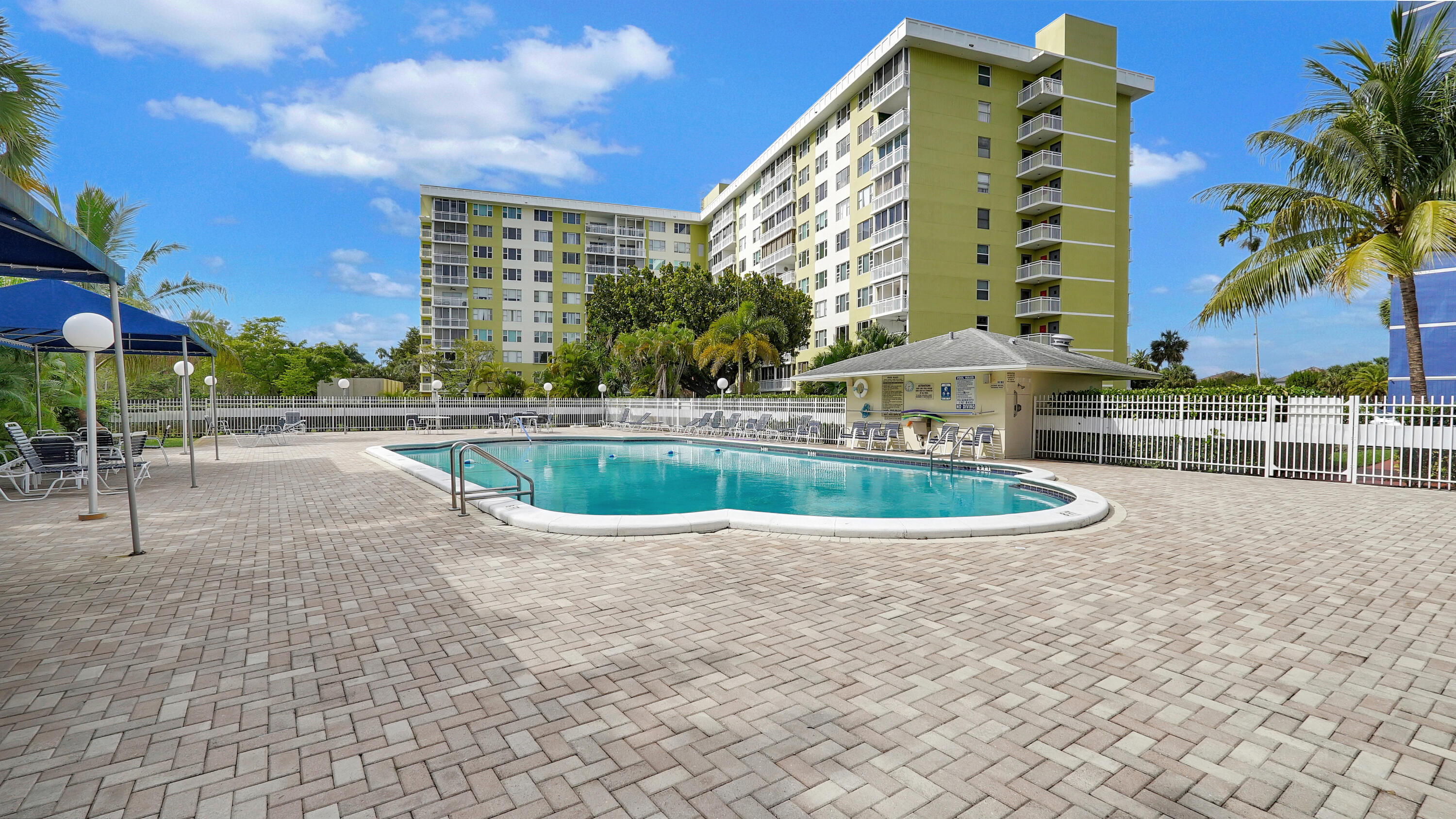 HILLCREST NO 21 CONDO - Residential