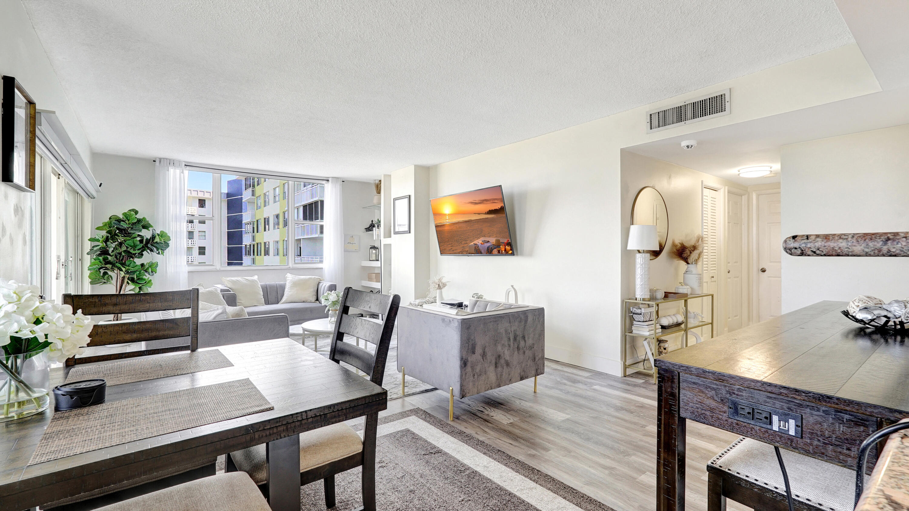 HILLCREST NO 21 CONDO - Residential