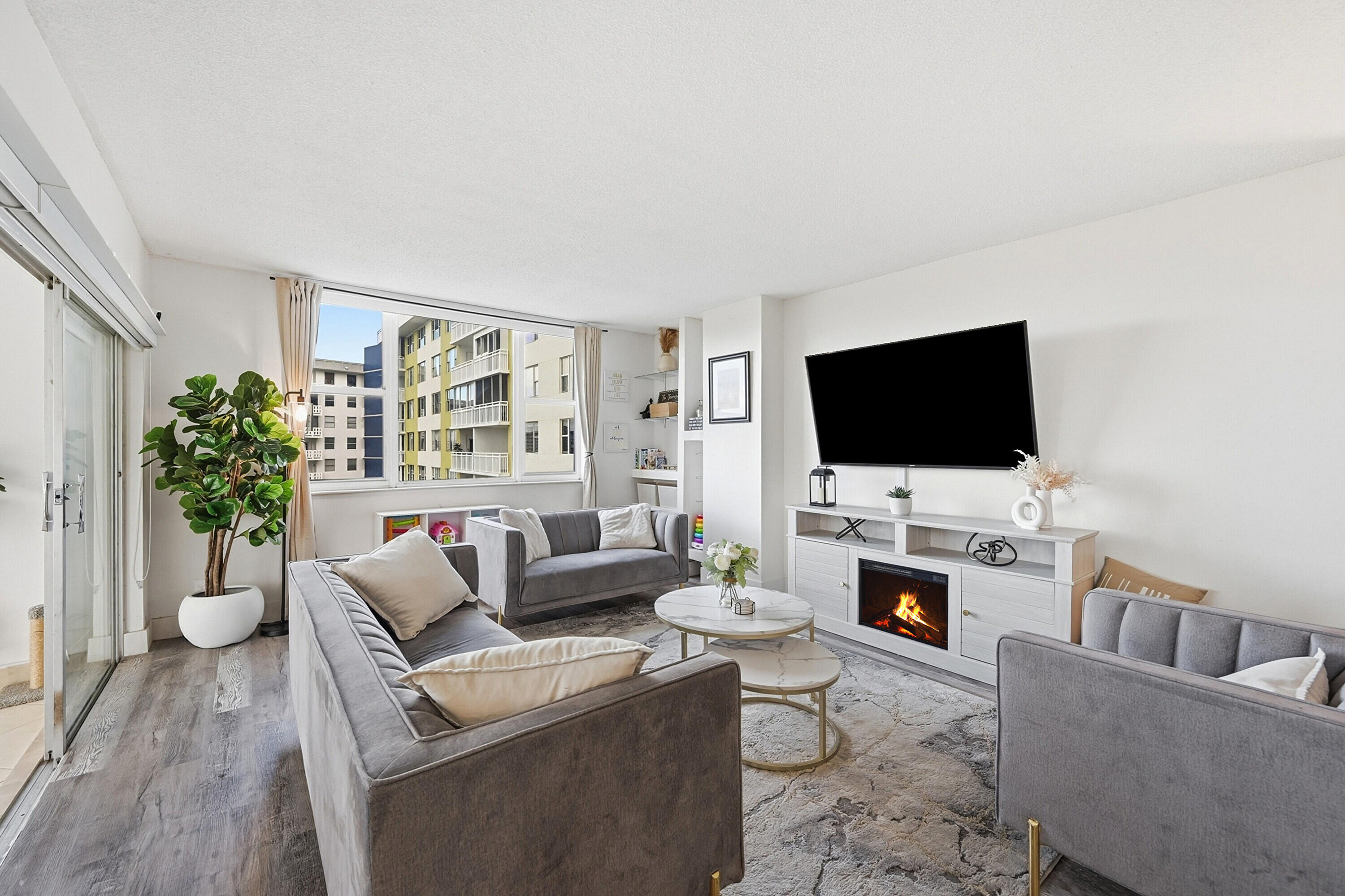 HILLCREST NO 21 CONDO - Residential