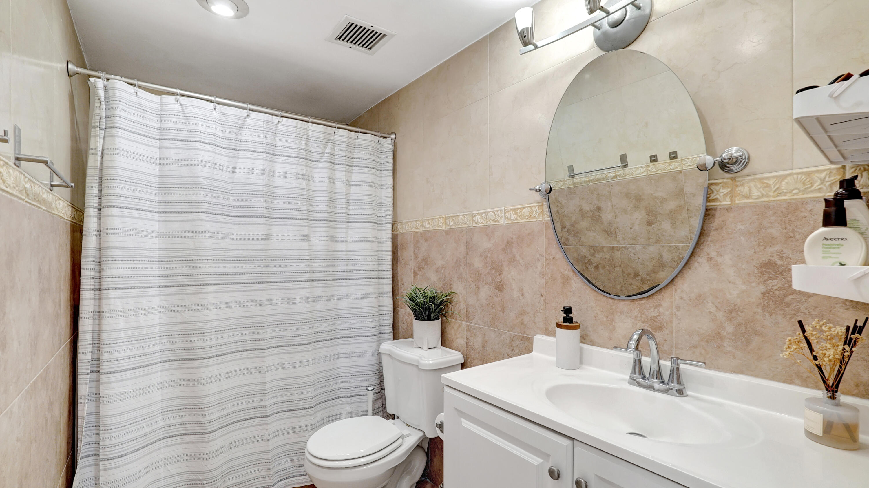 HILLCREST NO 21 CONDO - Residential