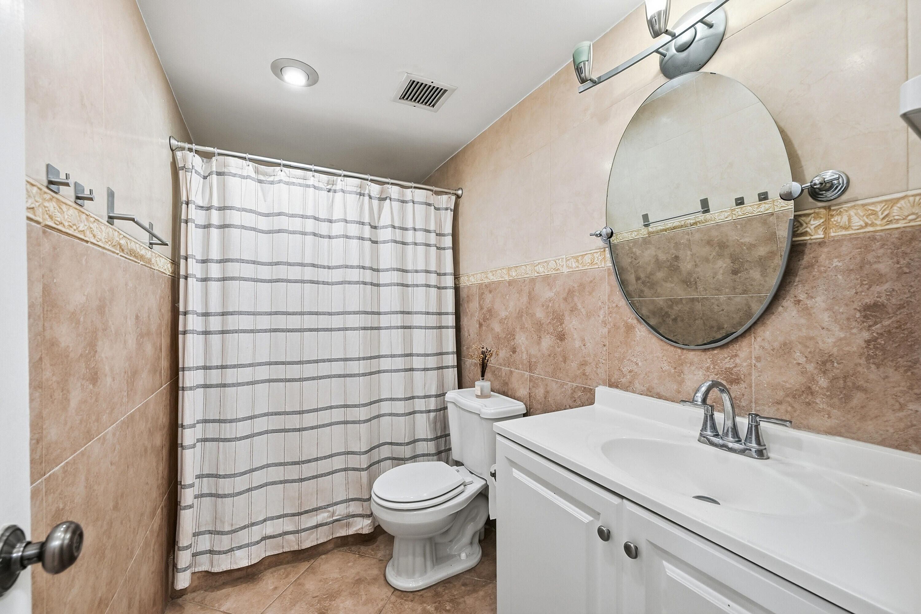 HILLCREST NO 21 CONDO - Residential