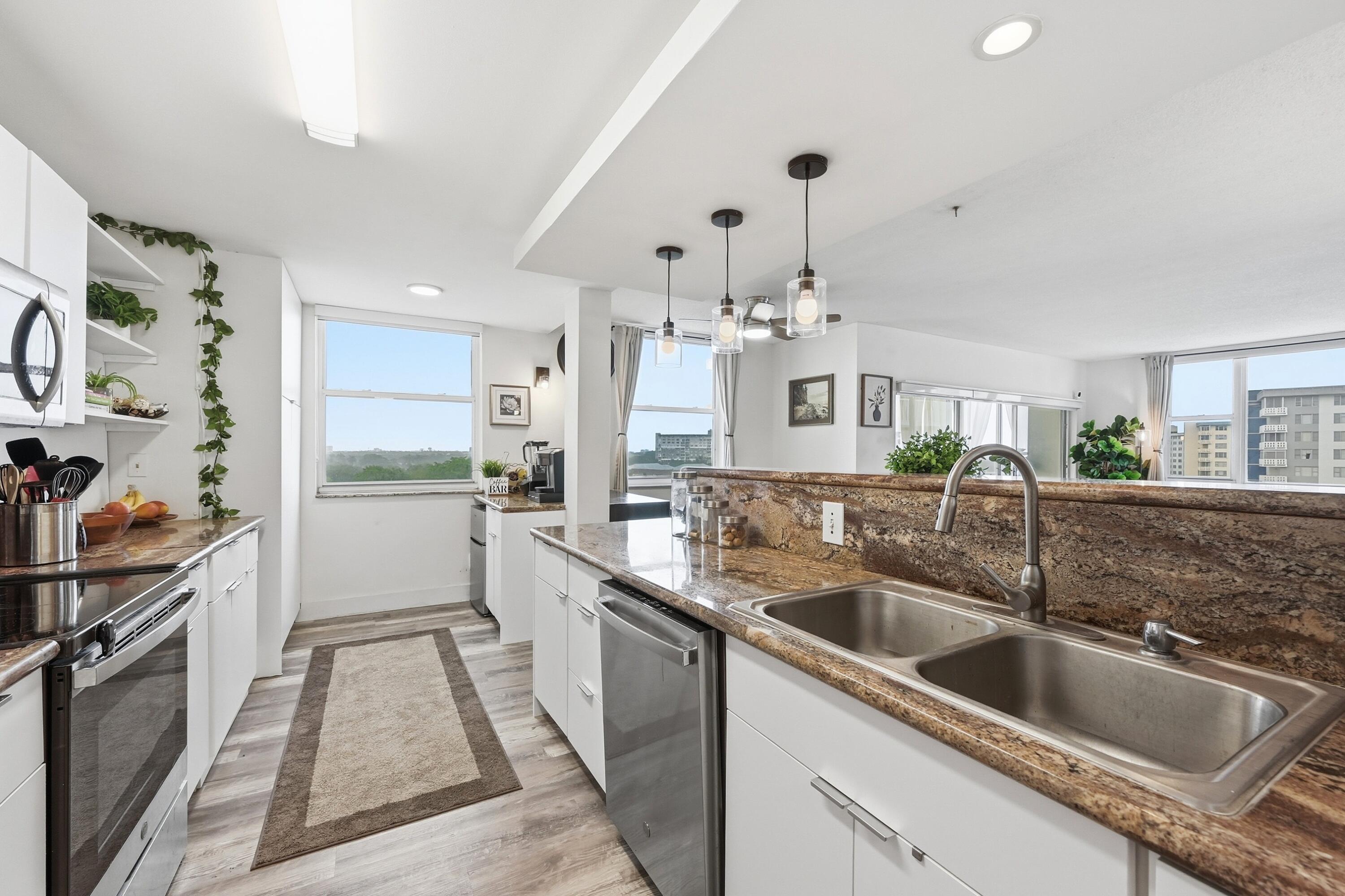 HILLCREST NO 21 CONDO - Residential