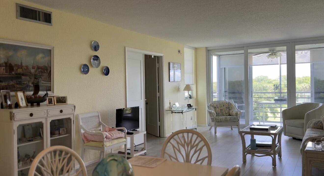 NO 122 PALM-AIRE COUNTRY CLUB - Residential