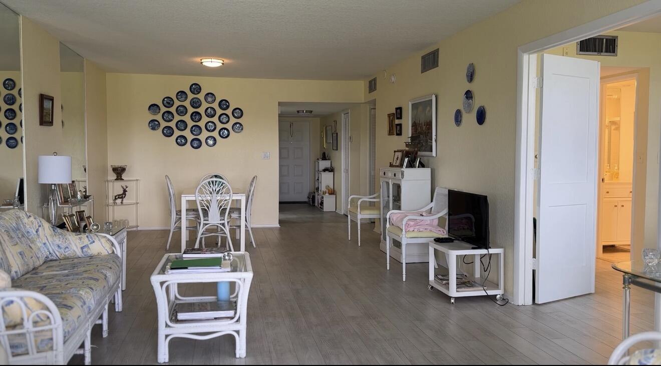 NO 122 PALM-AIRE COUNTRY CLUB - Residential
