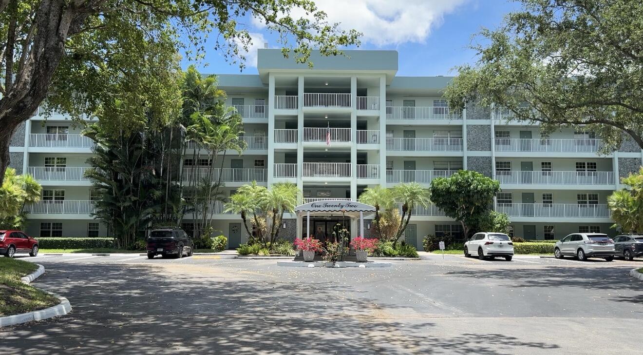 NO 122 PALM-AIRE COUNTRY CLUB - Residential