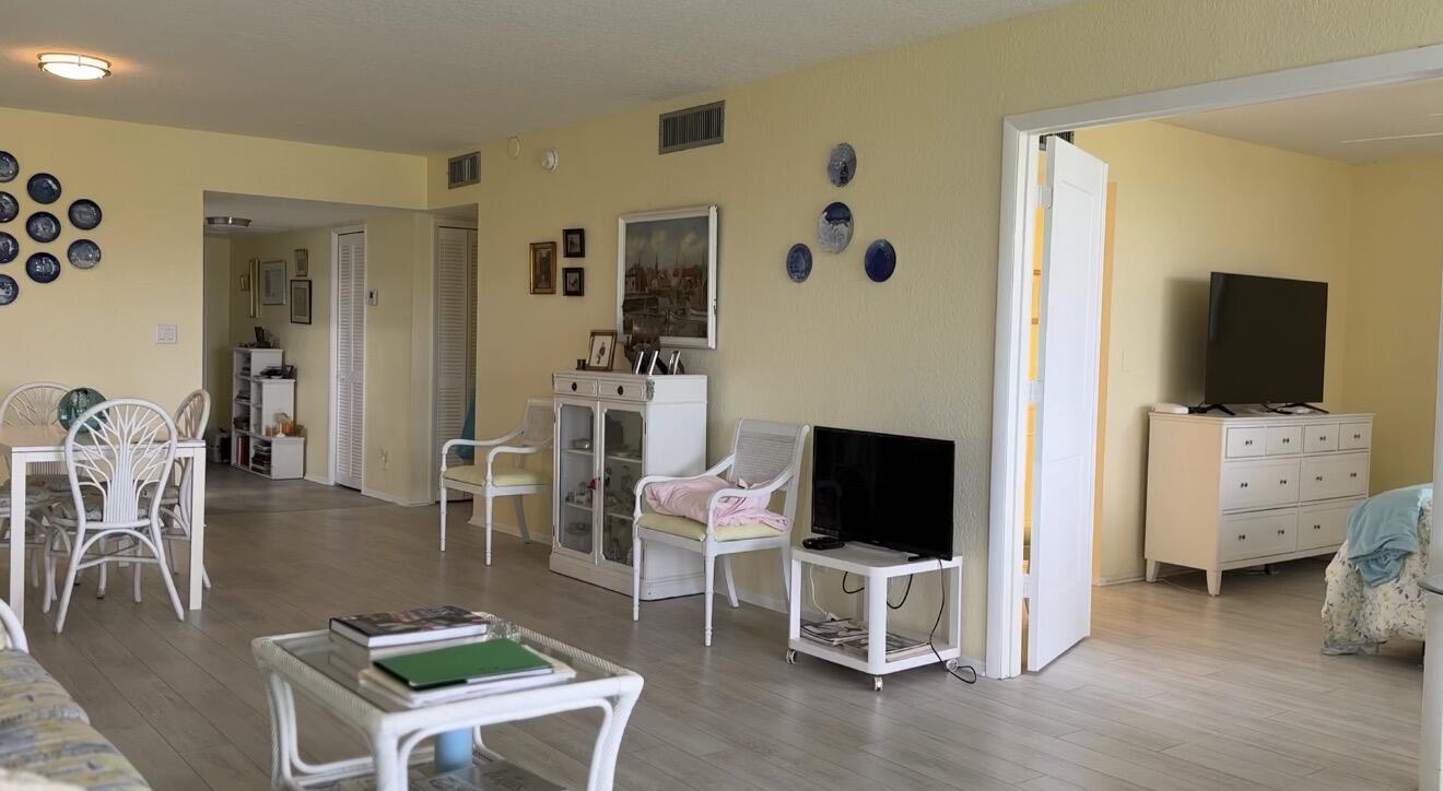 NO 122 PALM-AIRE COUNTRY CLUB - Residential