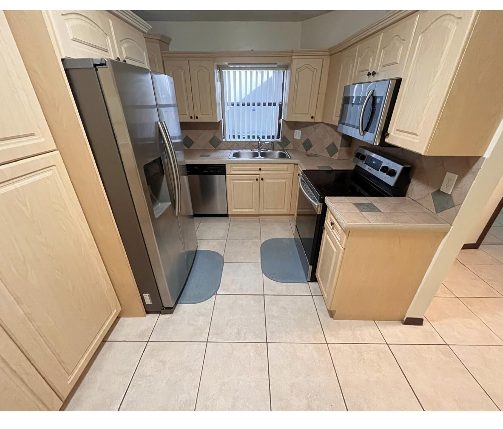 Lake Shore Heights Condo - Residential