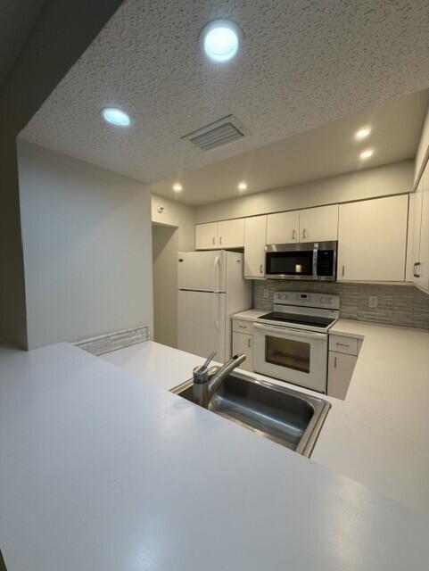 CYPRESS BEND CONDOMINIUM VII - Residential