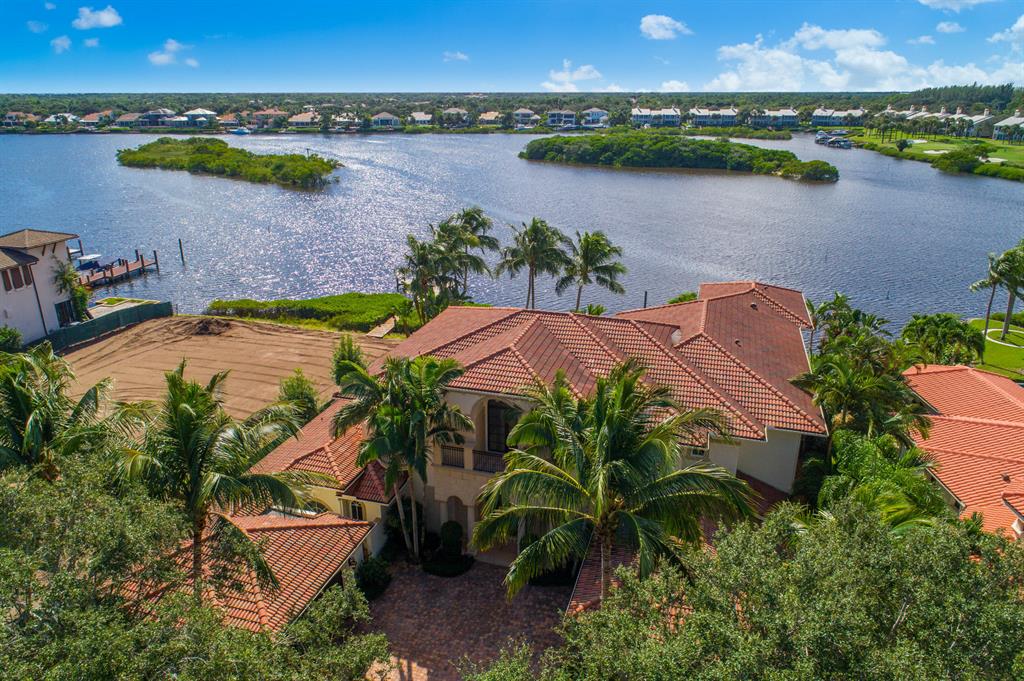 ADMIRALS COVE - Residential