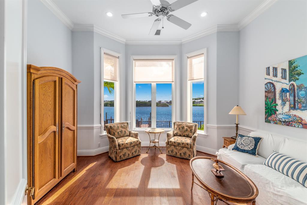 ADMIRALS COVE - Residential