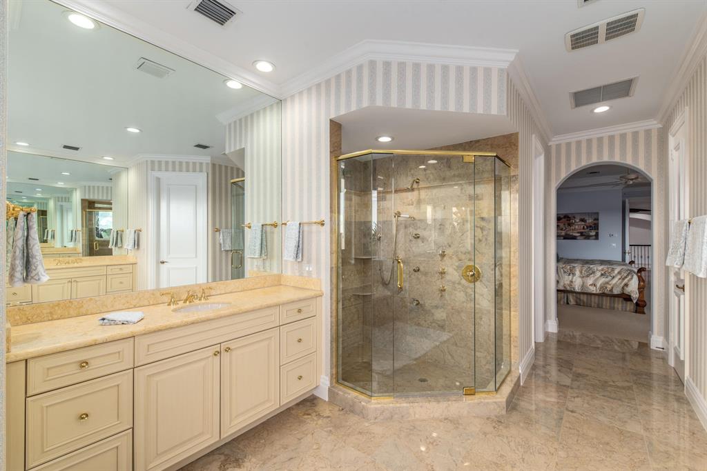 ADMIRALS COVE - Residential