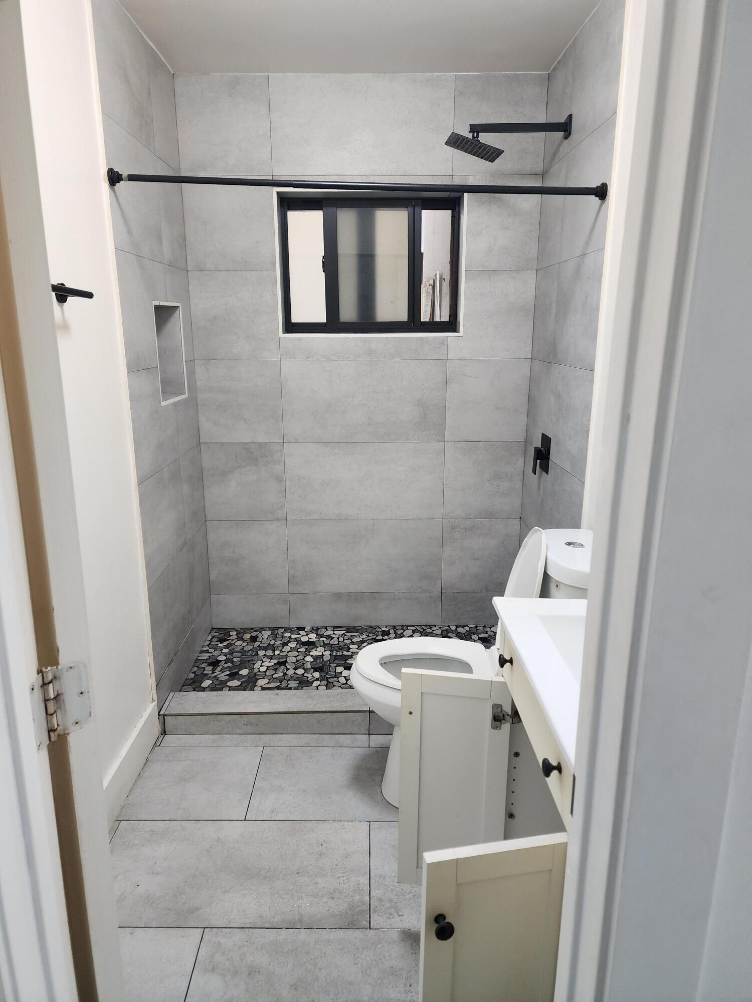 THOMPSON SUB RESUB - Residential Lease
