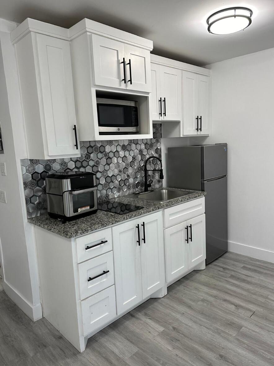 THOMPSON SUB RESUB - Residential Lease