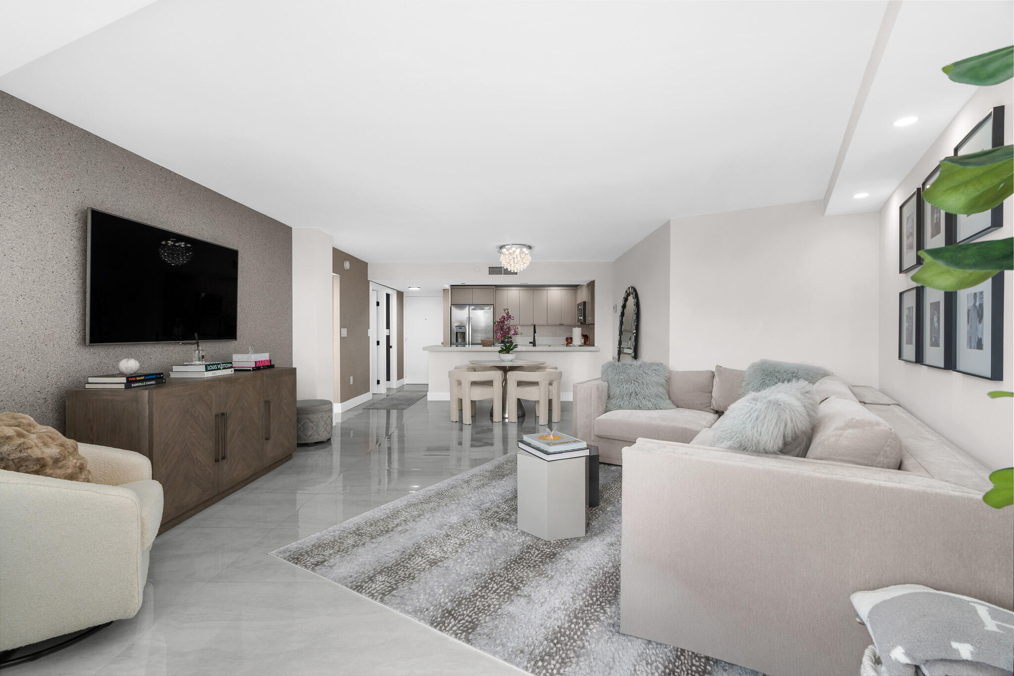 REGENCY HIGHLAND CLUB CONDO - Residential