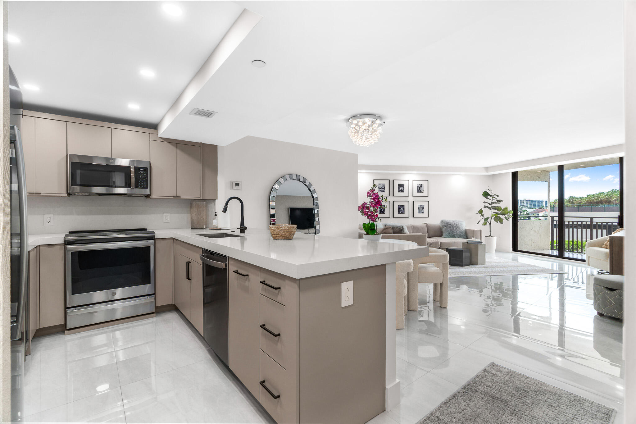 REGENCY HIGHLAND CLUB CONDO - Residential