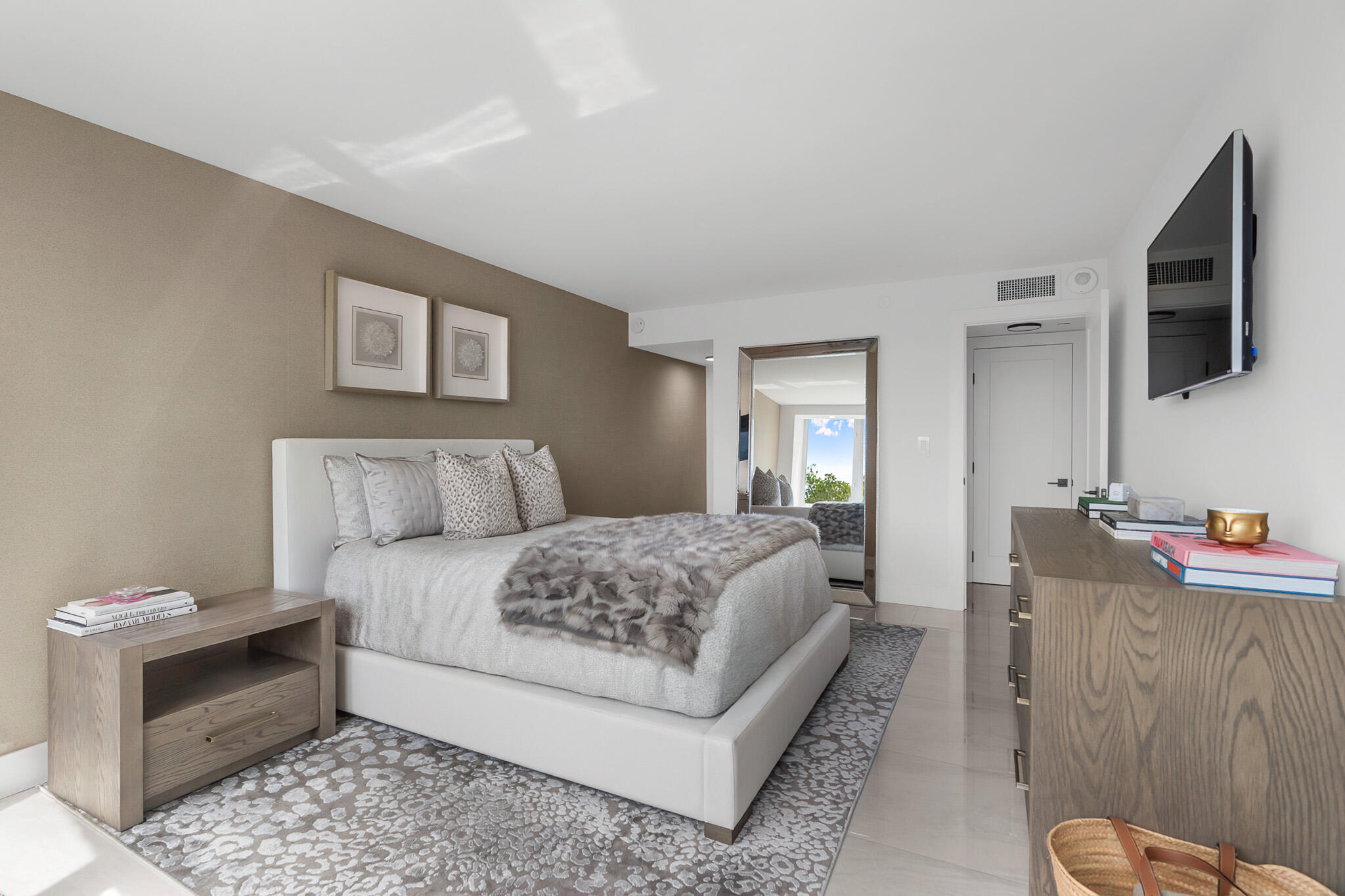REGENCY HIGHLAND CLUB CONDO - Residential