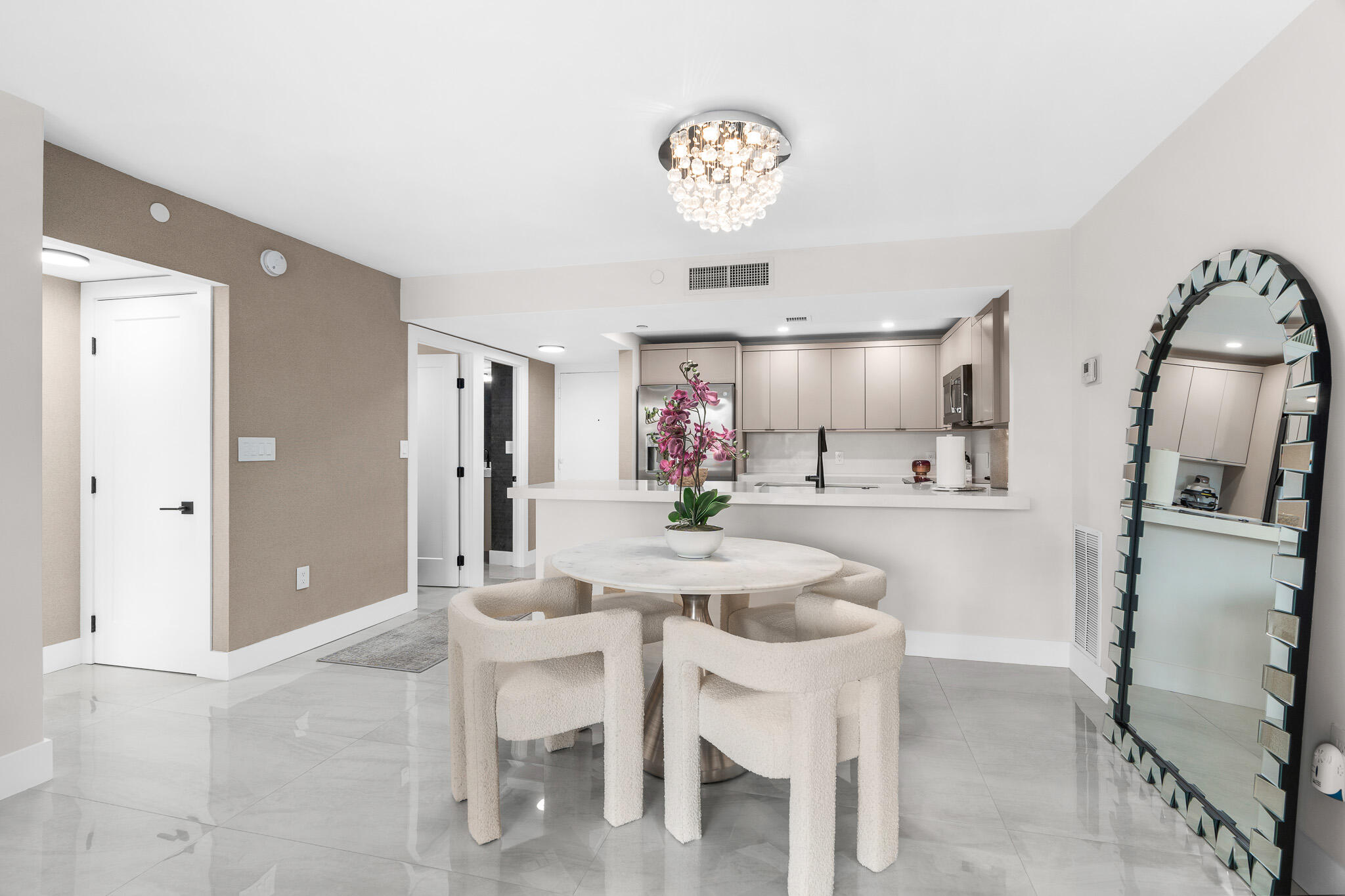 REGENCY HIGHLAND CLUB CONDO - Residential