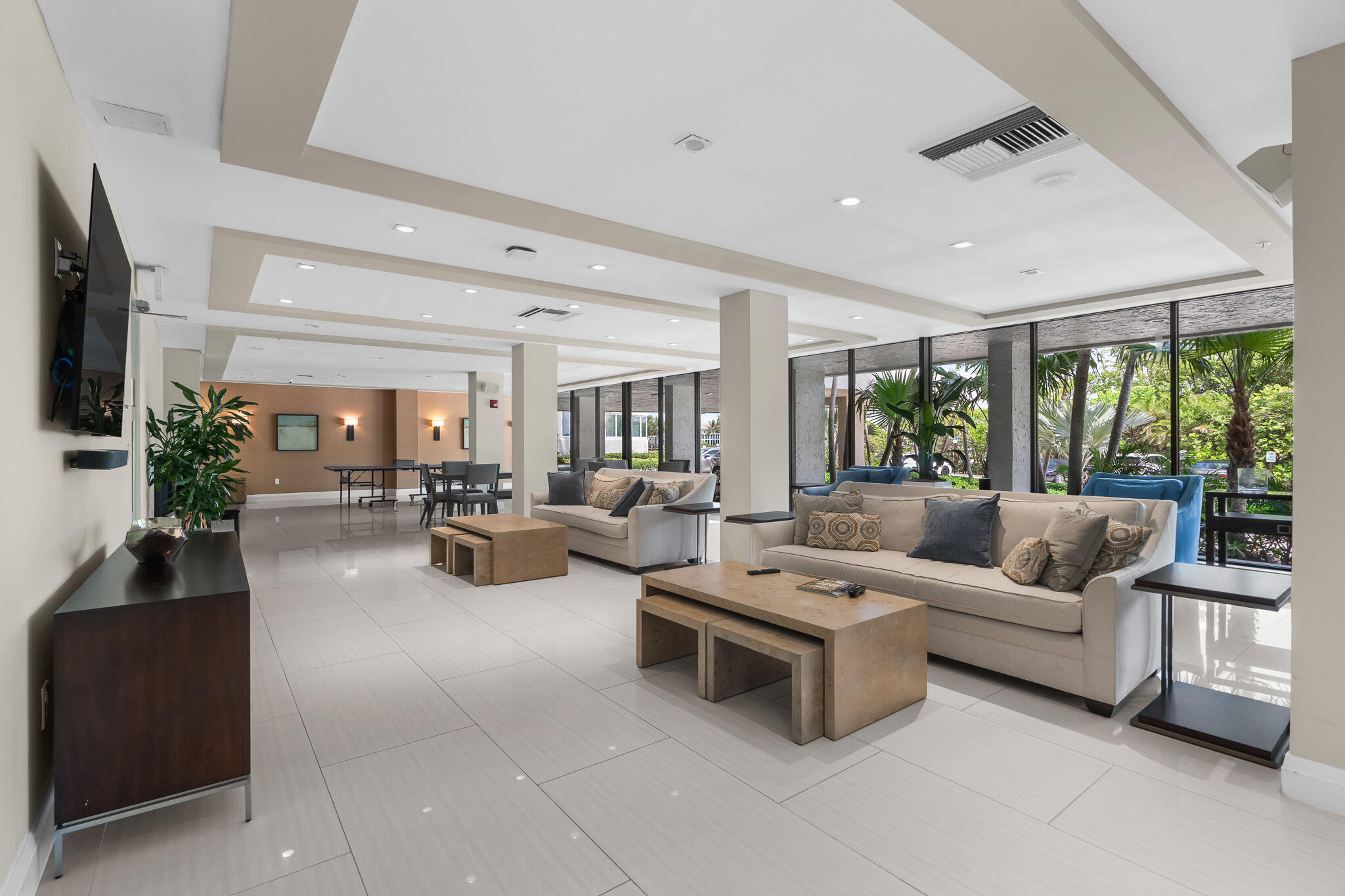 REGENCY HIGHLAND CLUB CONDO - Residential
