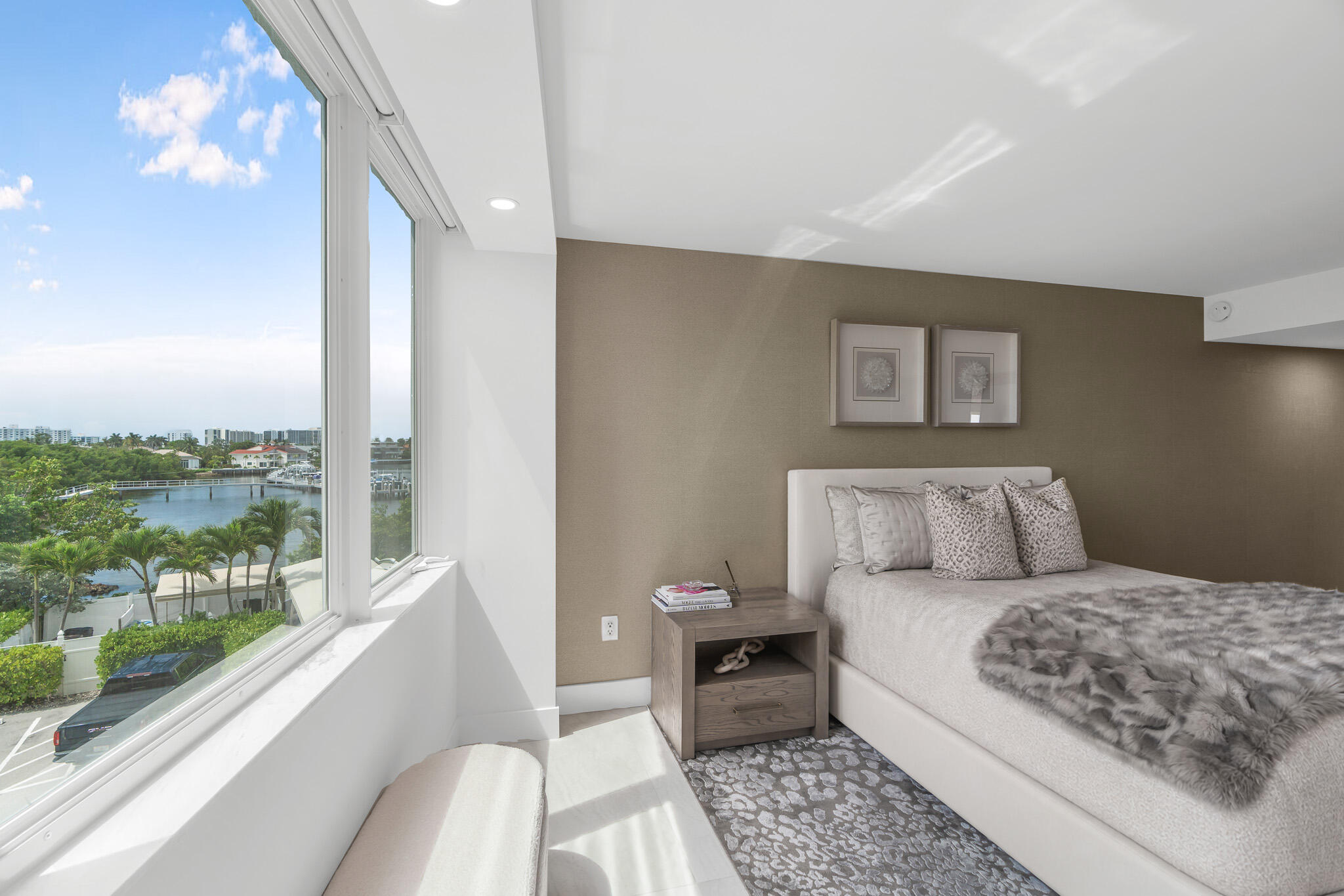 REGENCY HIGHLAND CLUB CONDO - Residential
