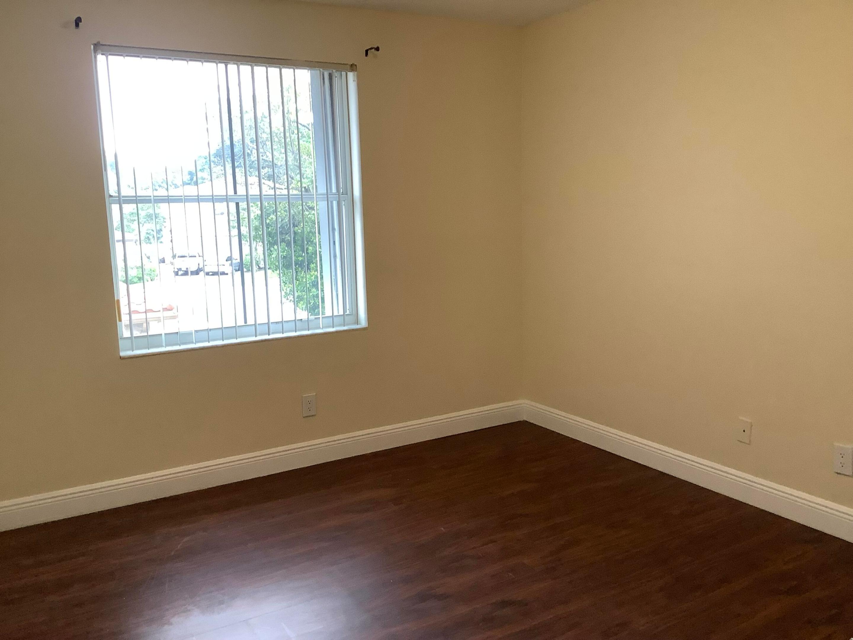 LAKES OF NEWPORT II - Residential Lease