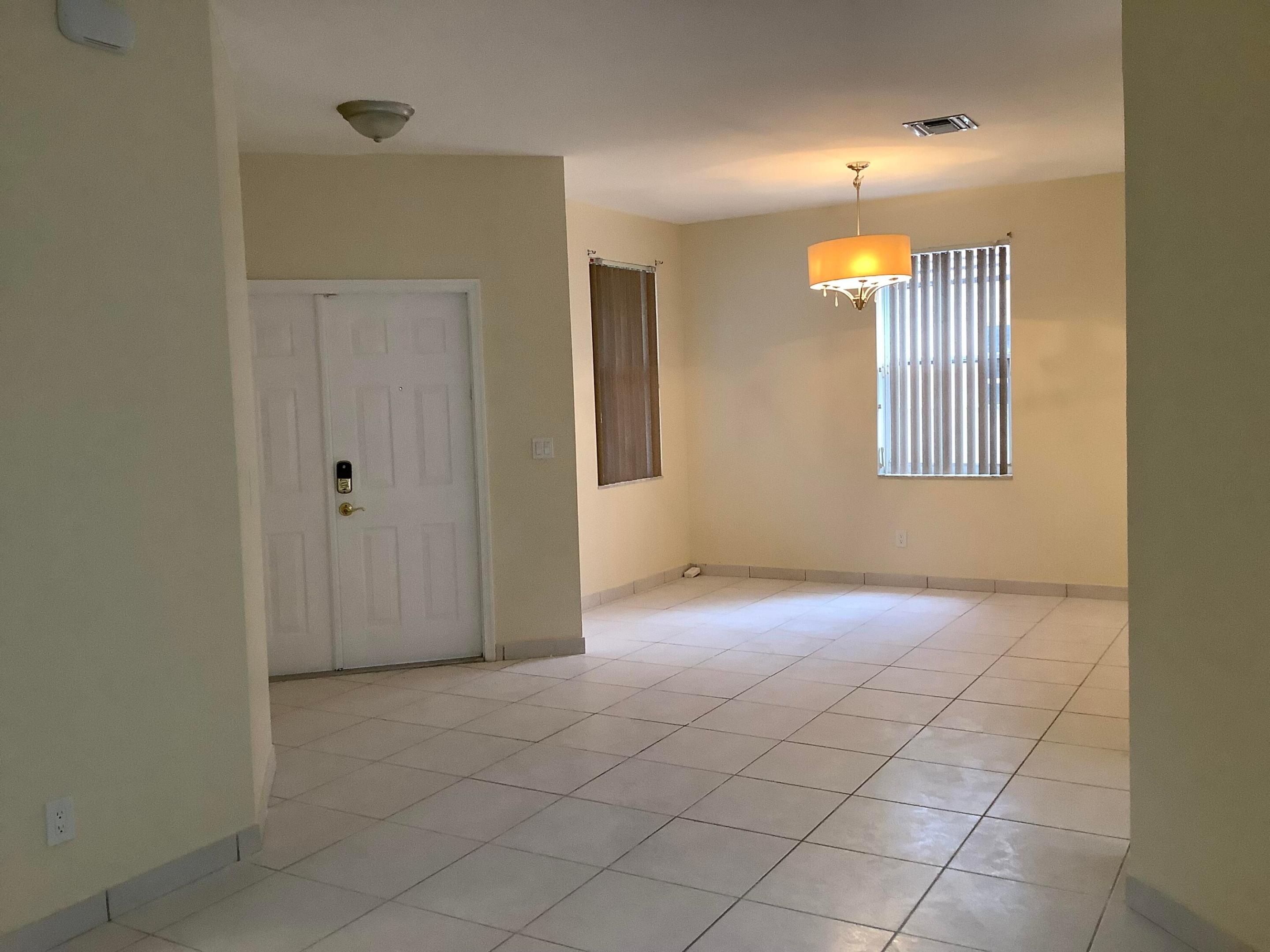 LAKES OF NEWPORT II - Residential Lease