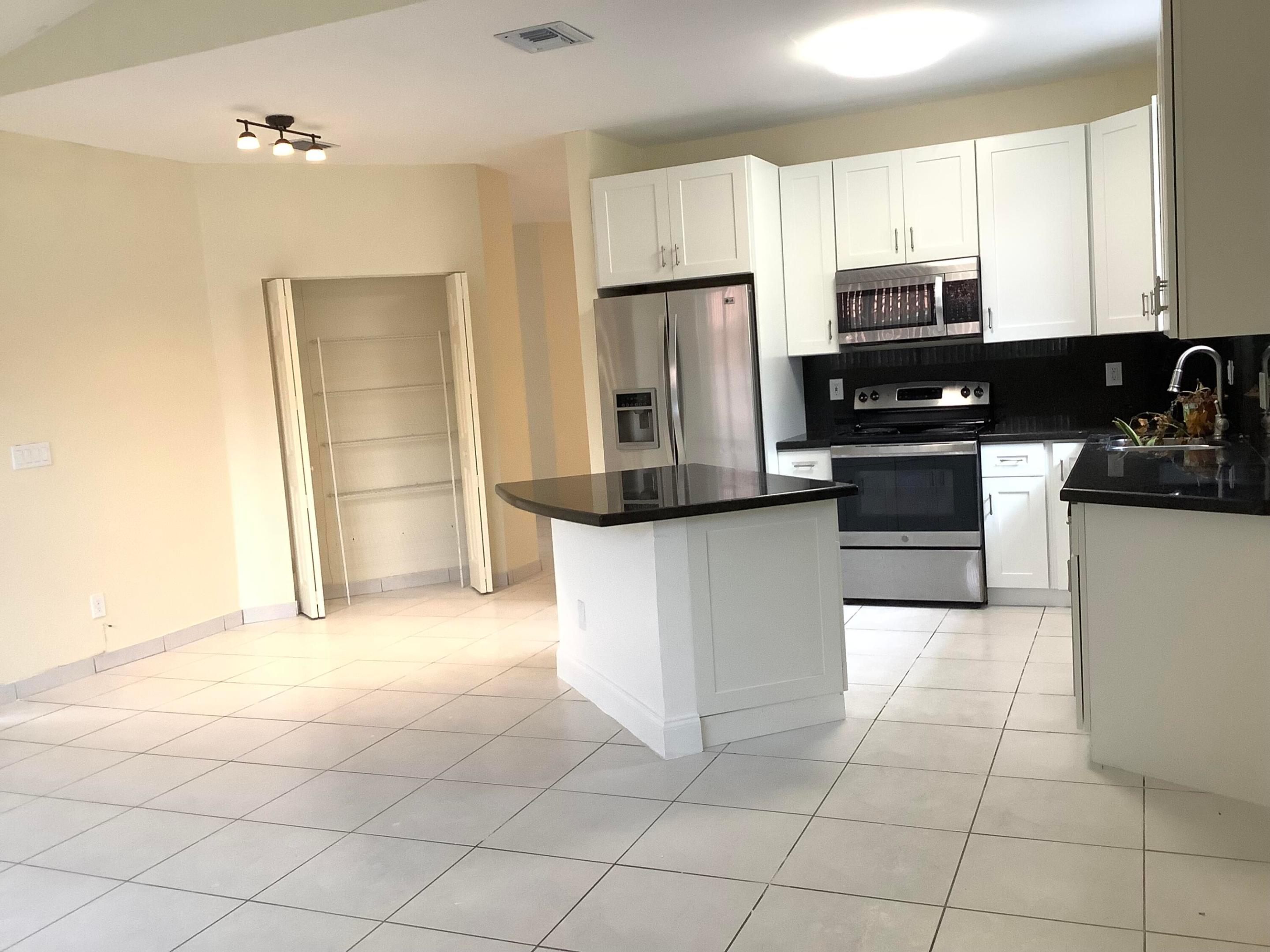 LAKES OF NEWPORT II - Residential Lease
