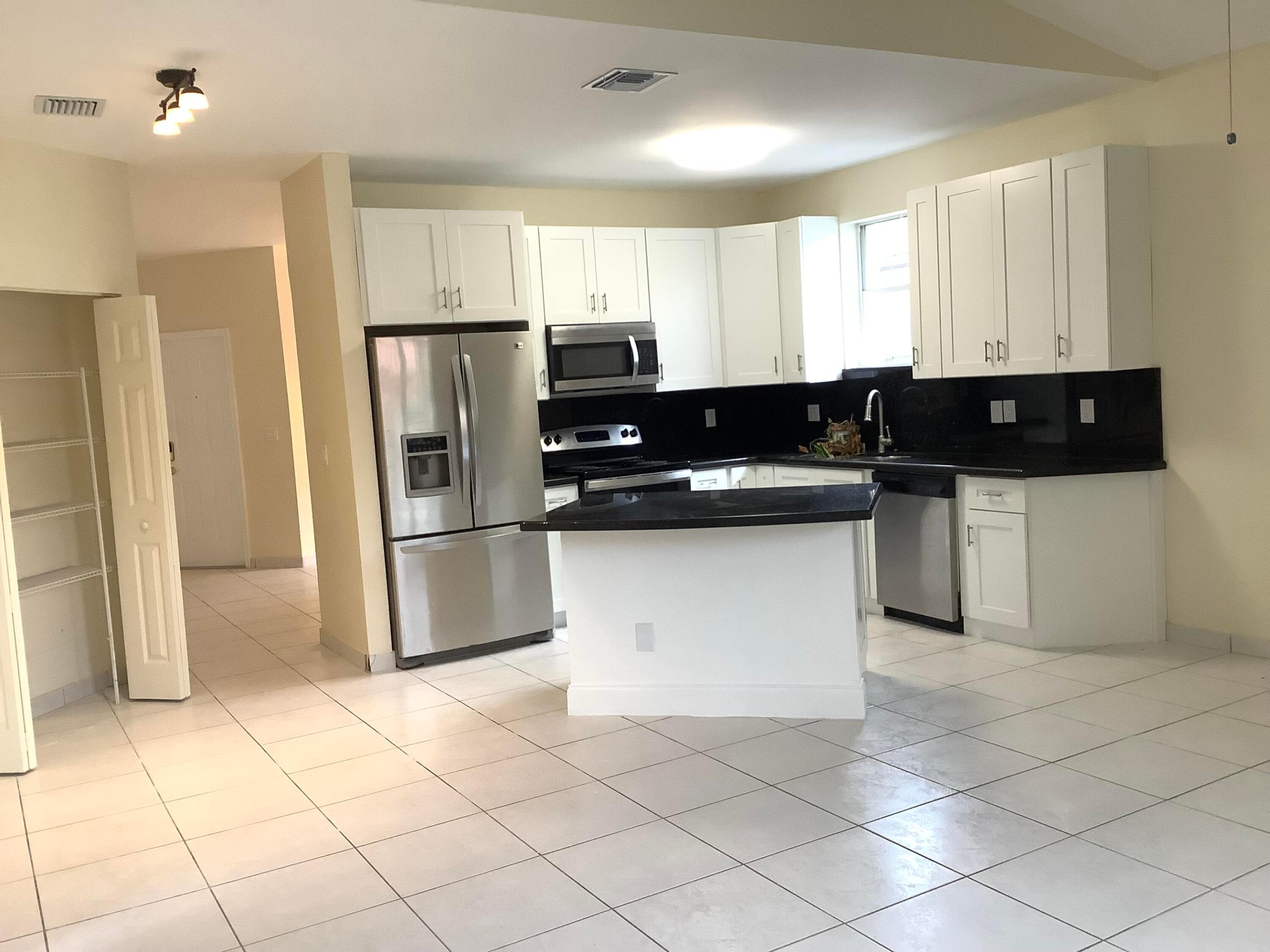 LAKES OF NEWPORT II - Residential Lease