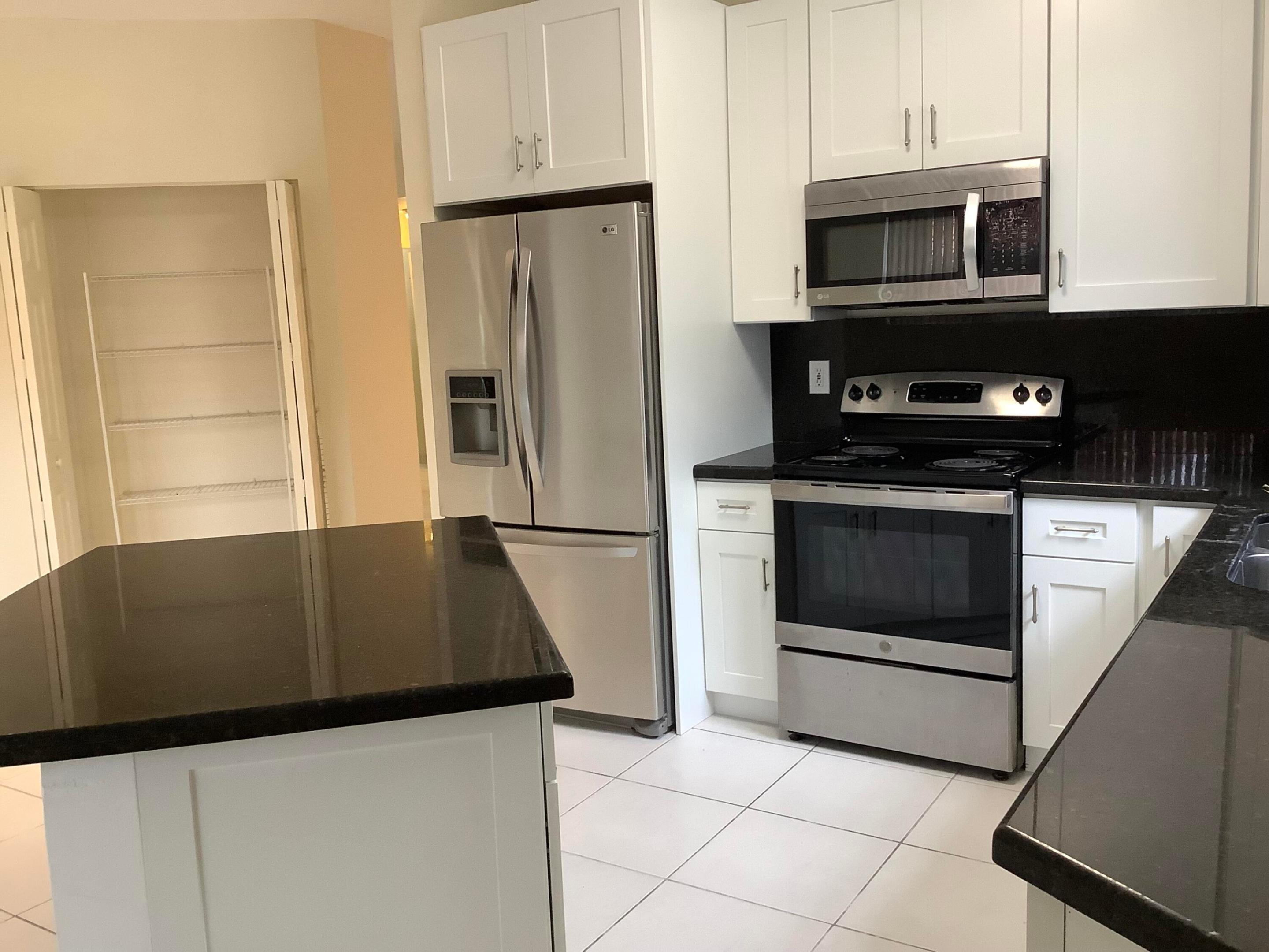 LAKES OF NEWPORT II - Residential Lease