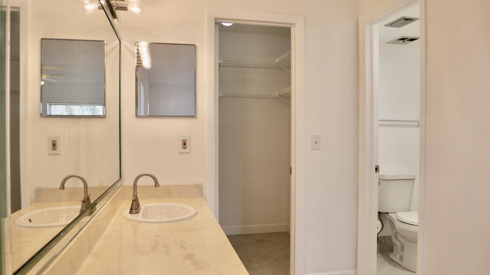 PALM GREENS AT VILLA DEL RAY CONDO II - Residential Lease