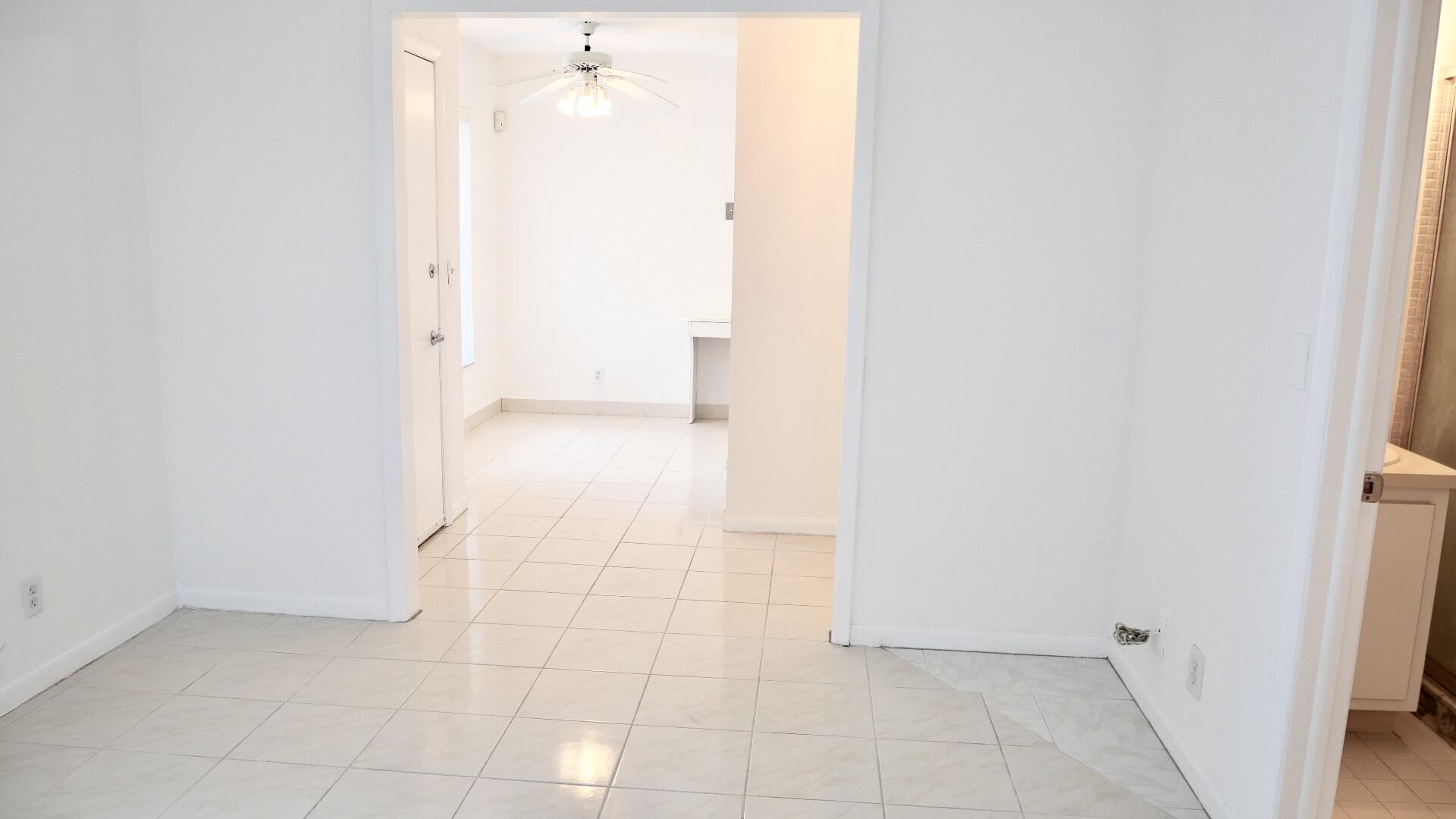 PALM GREENS AT VILLA DEL RAY CONDO II - Residential Lease