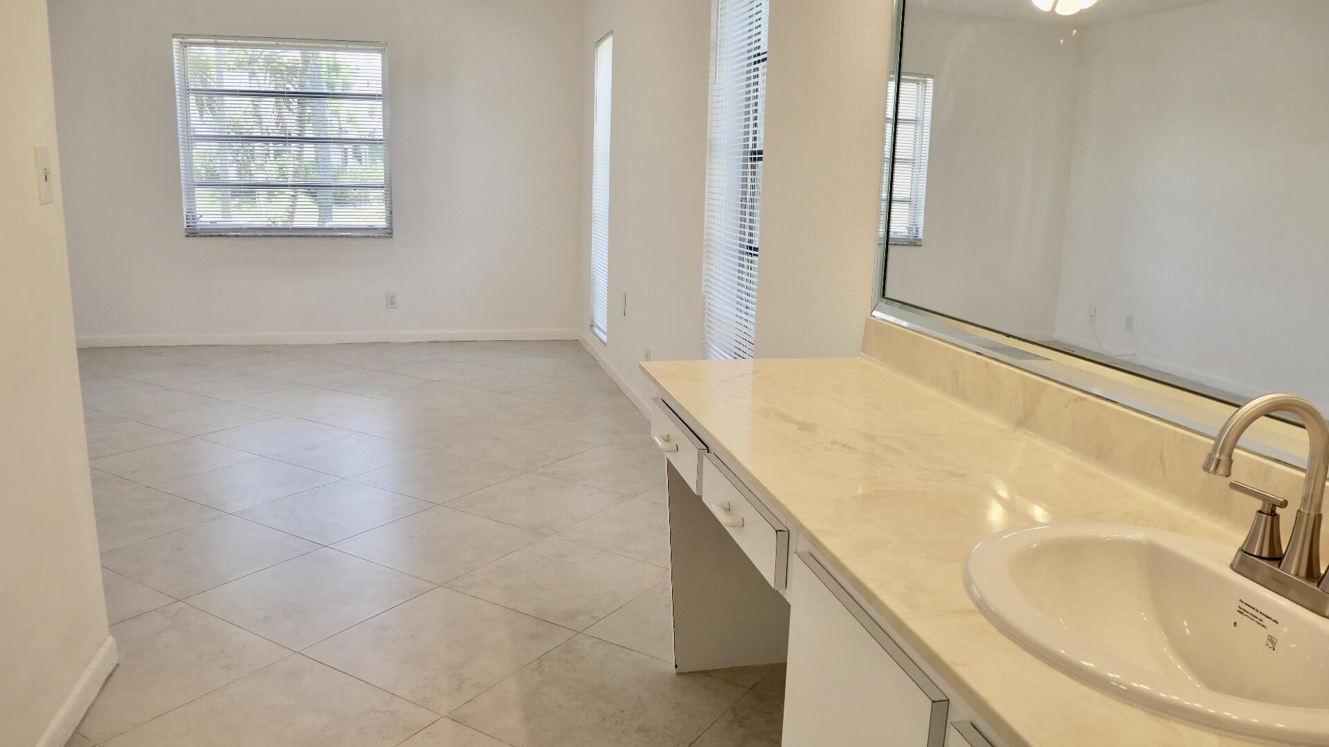 PALM GREENS AT VILLA DEL RAY CONDO II - Residential Lease