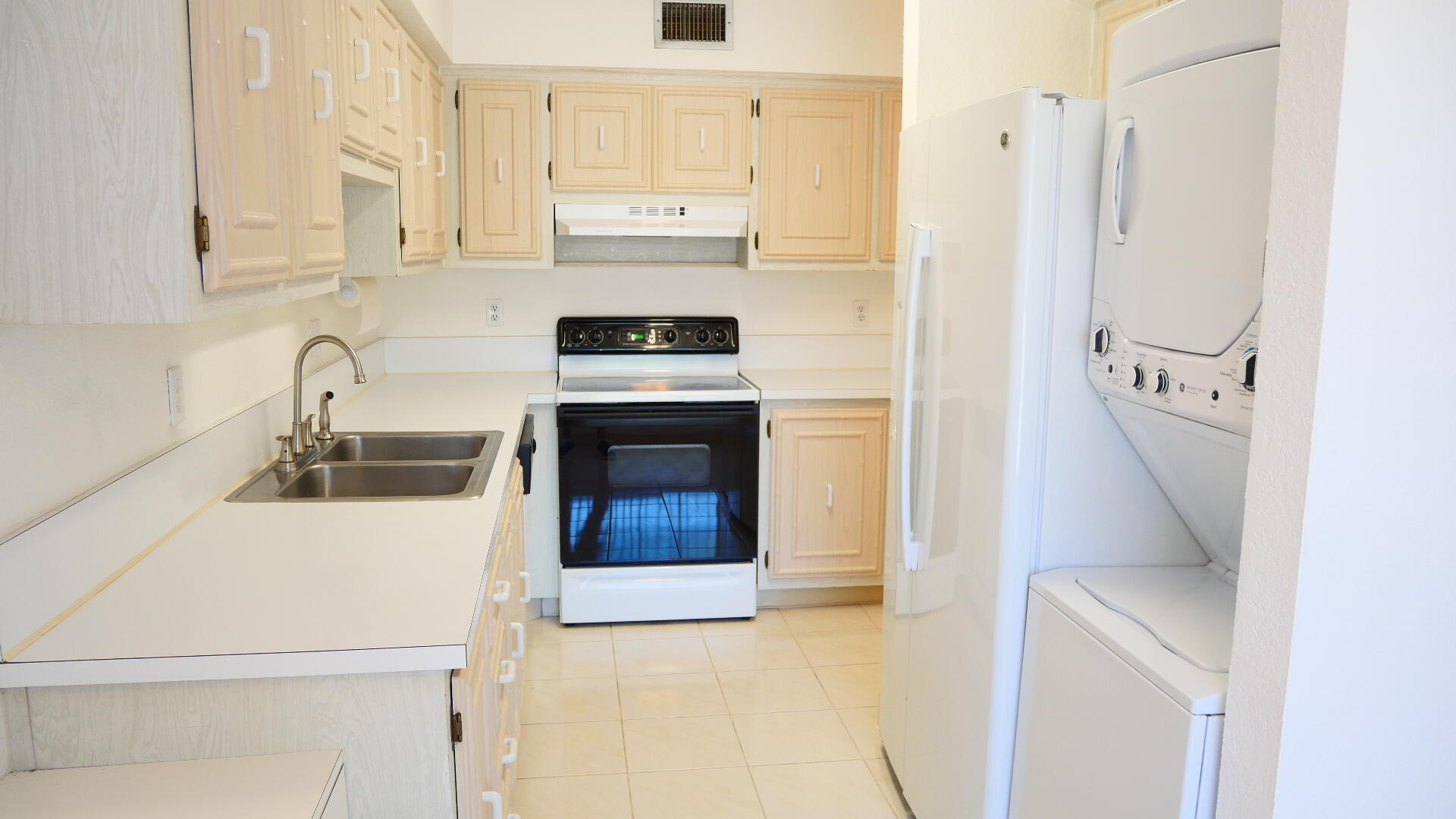 PALM GREENS AT VILLA DEL RAY CONDO II - Residential Lease